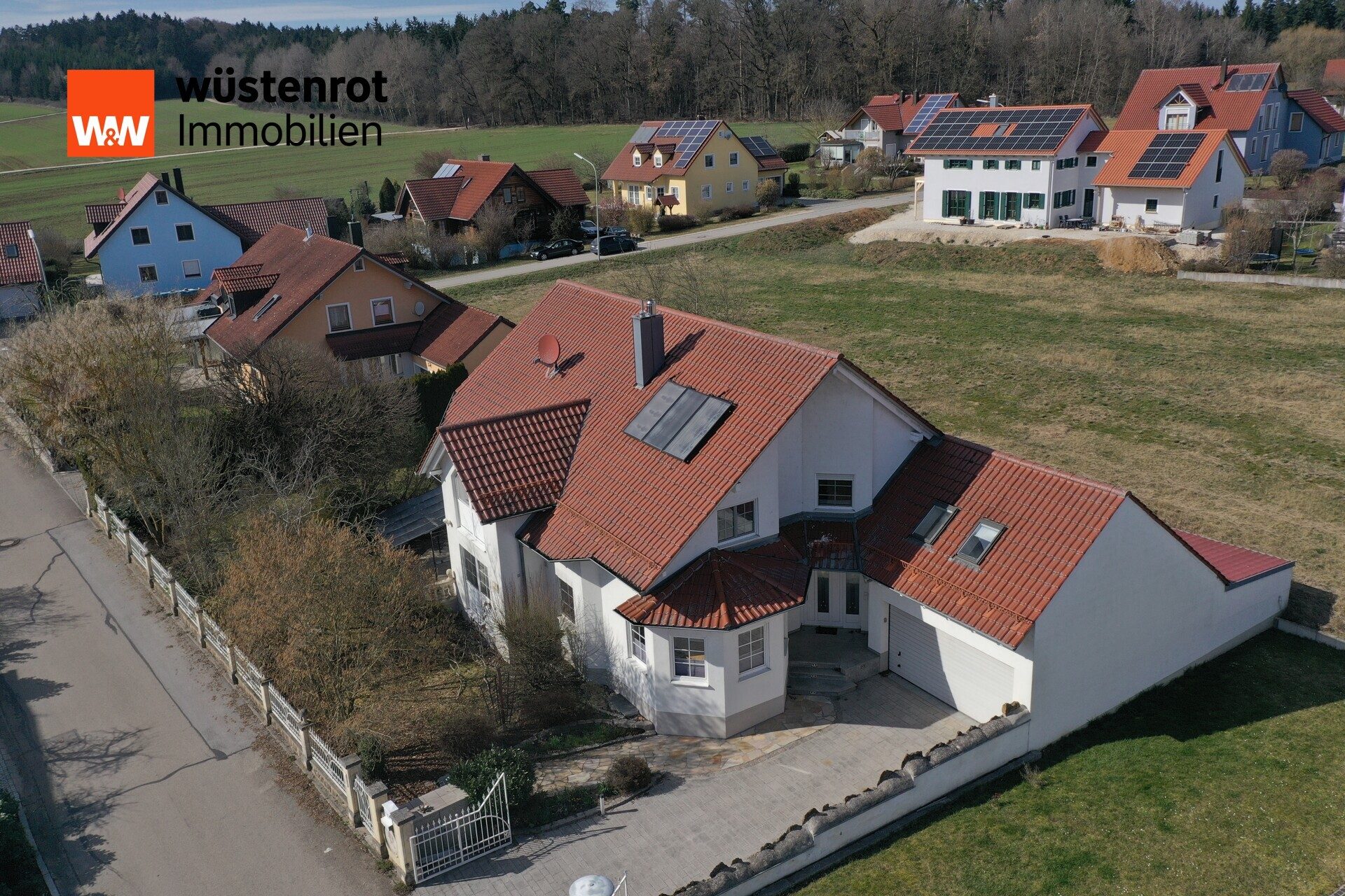Immobilienangebot - Brunn - Alle - Großzügiges EFH in ruhiger Lage in Brunn/Laaber – auch für 2 Generationen, sofort bezugsfrei