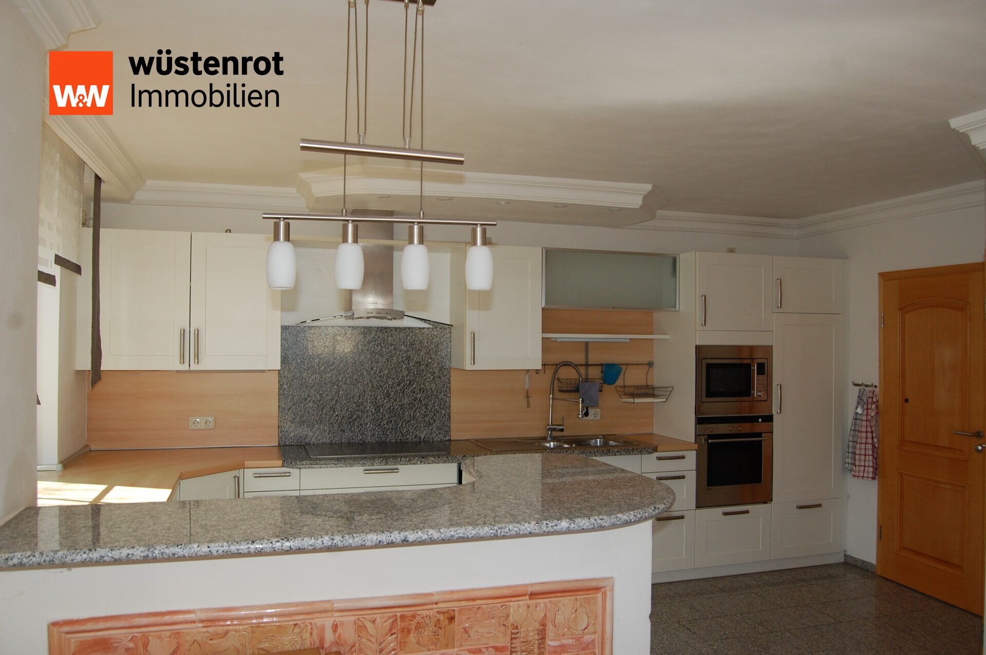Immobilienangebot - Brunn - Alle - Großzügiges EFH in ruhiger Lage in Brunn/Laaber – auch für 2 Generationen, sofort bezugsfrei