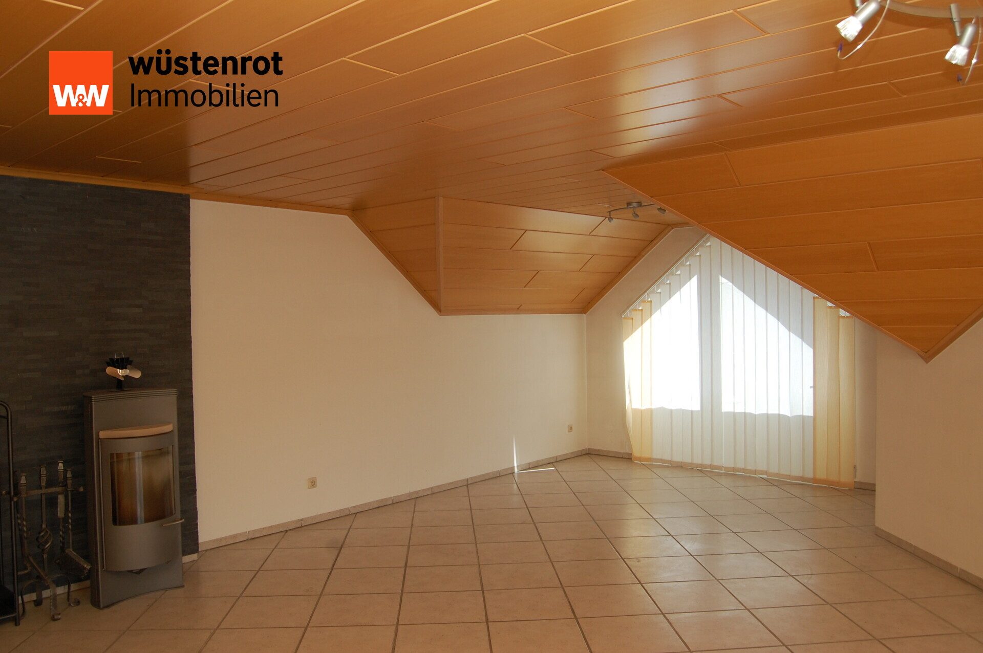 Immobilienangebot - Brunn - Alle - Großzügiges EFH in ruhiger Lage in Brunn/Laaber – auch für 2 Generationen, sofort bezugsfrei