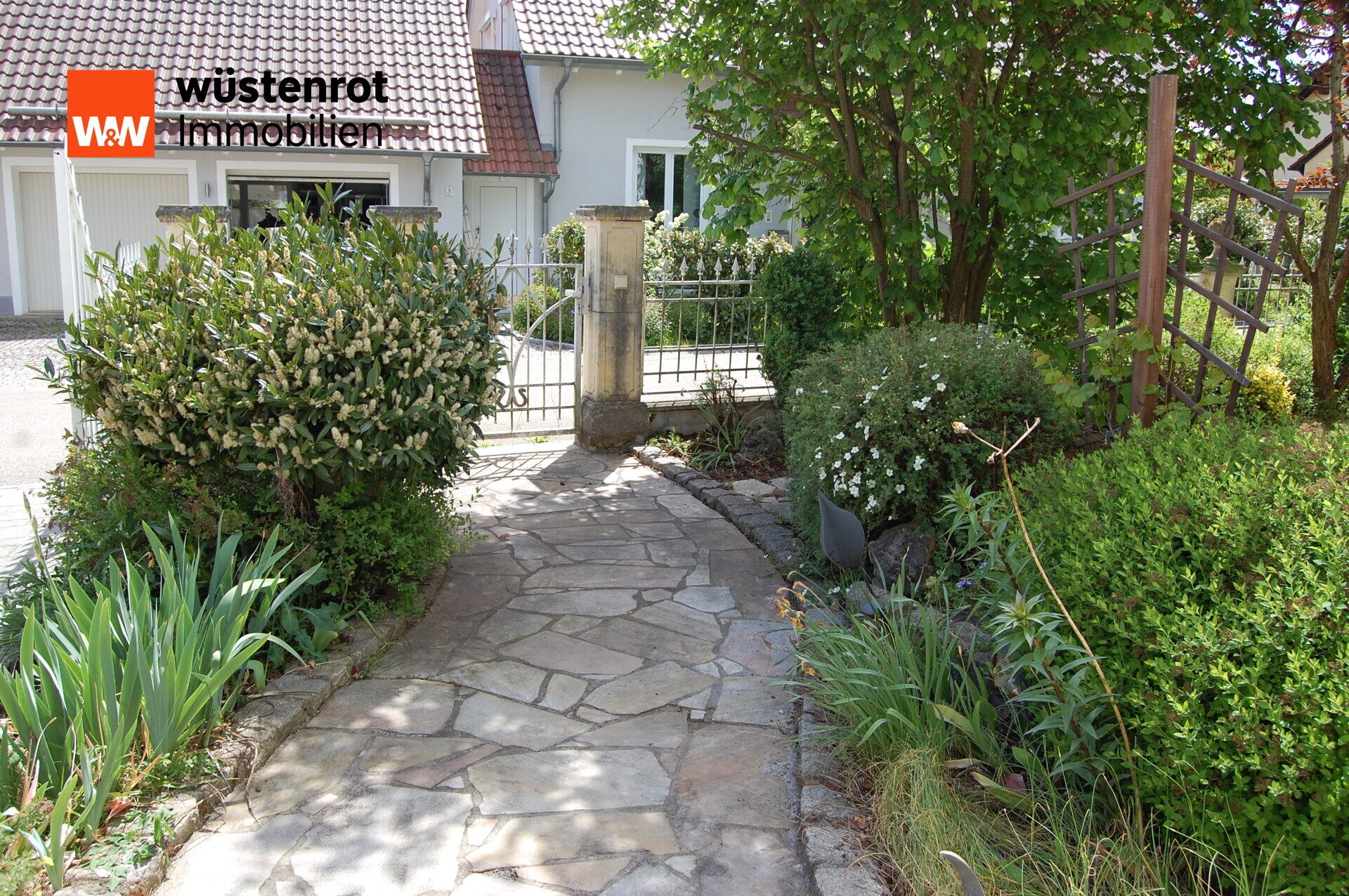 Immobilienangebot - Brunn - Alle - Großzügiges EFH in ruhiger Lage in Brunn/Laaber – auch für 2 Generationen, sofort bezugsfrei