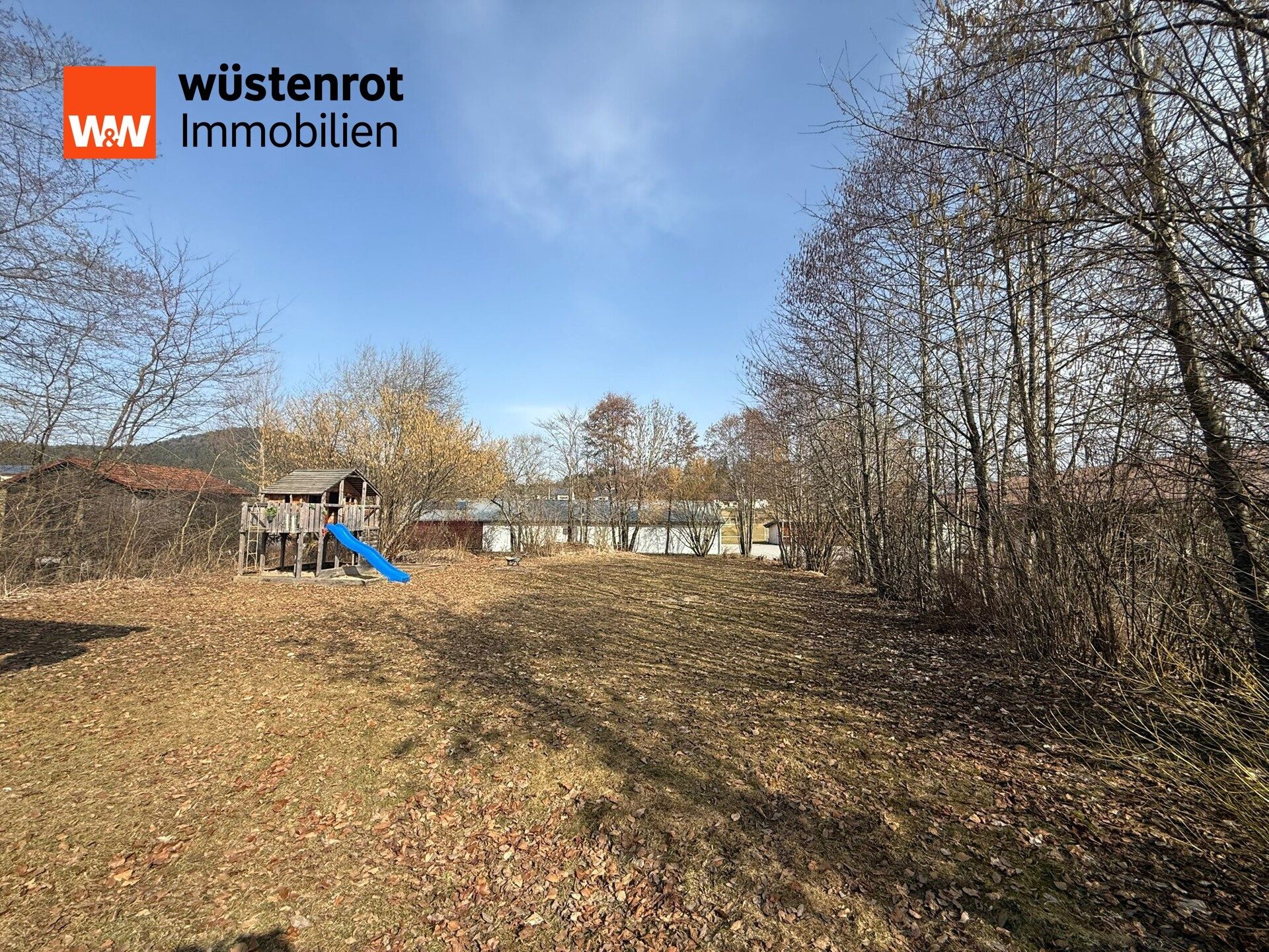 Immobilienangebot - Bischofsmais - Alle - Rendite-Paket bestehend aus Mehrfamilienhaus, Bungalow und Bauplatz in Bischofsmais.
