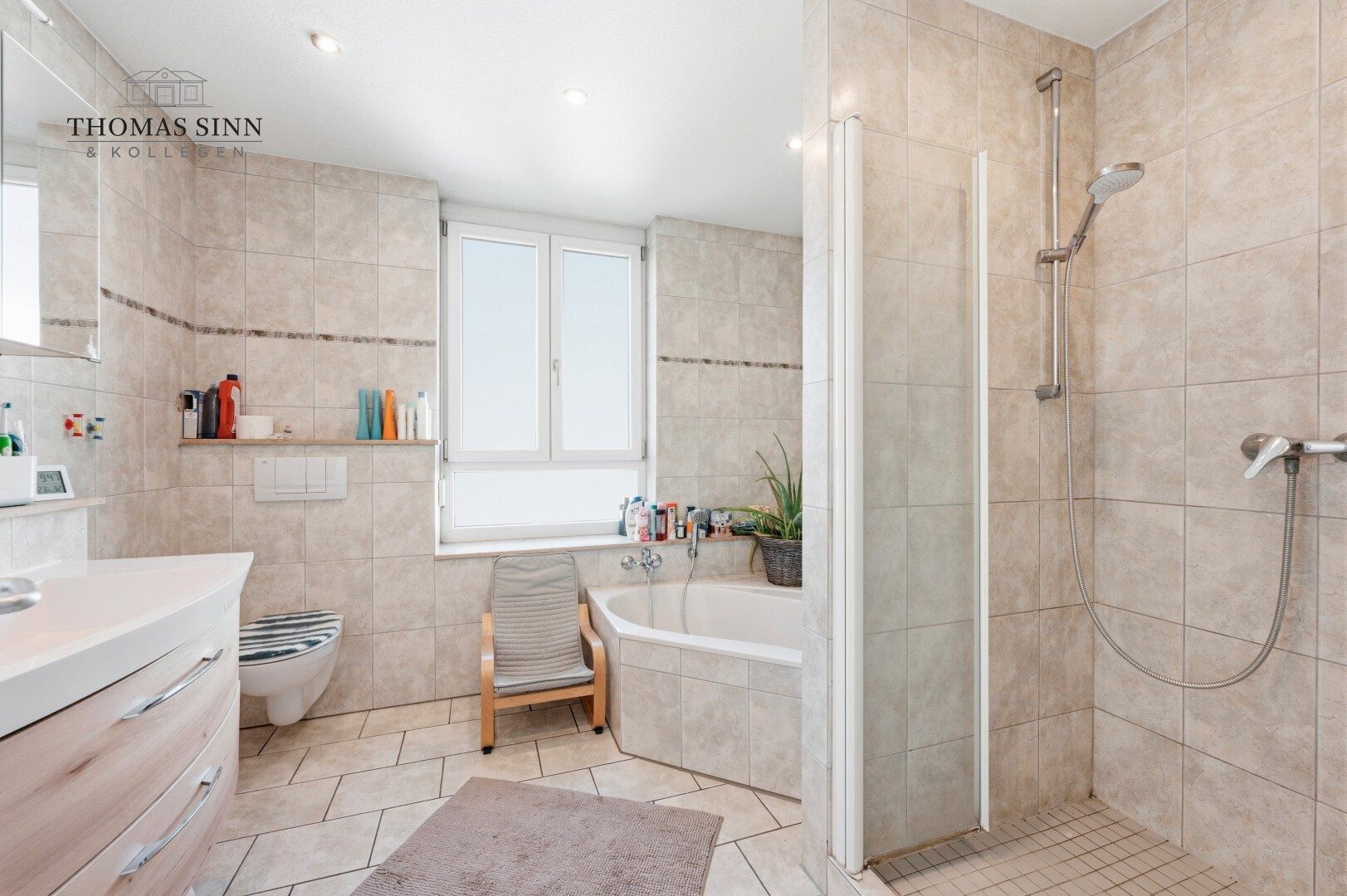 Immobilienangebot - Leingarten / Schluchtern - Alle - Großzügige Doppelhaushälfte  mit Einliegerwohnung in ruhigem Wohngebiet