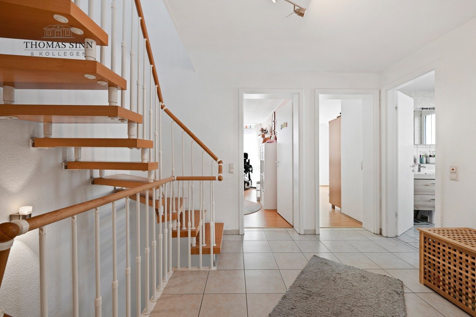 Immobilienangebot - Leingarten / Schluchtern - Alle - Großzügige Doppelhaushälfte  mit Einliegerwohnung in ruhigem Wohngebiet