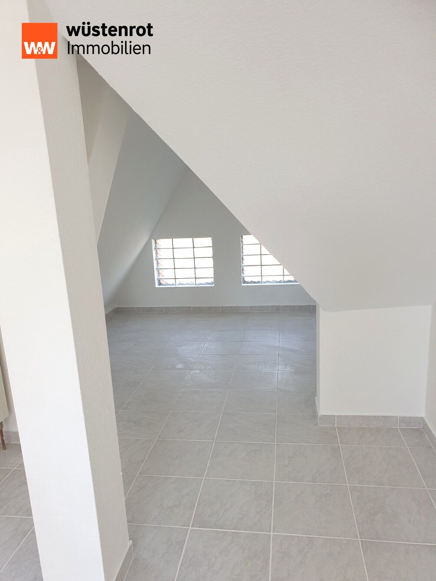 Immobilienangebot - Nürnberg - Alle - 2-Zimmer-Dachgeschosswohnung in Sündersbühl - Gemütlichkeit über den Dächern von Nürnberg