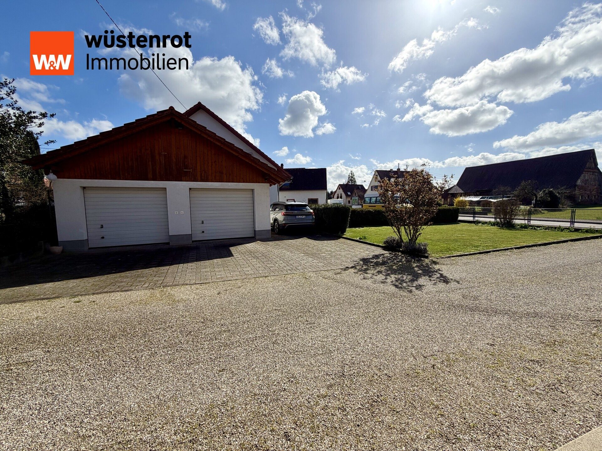 Immobilienangebot - Emmendingen / Kollmarsreute - Alle - **Doppelhaushälfte mit zwei Wohneinheiten in Bahnhofsnähe von Kollmarsreute**