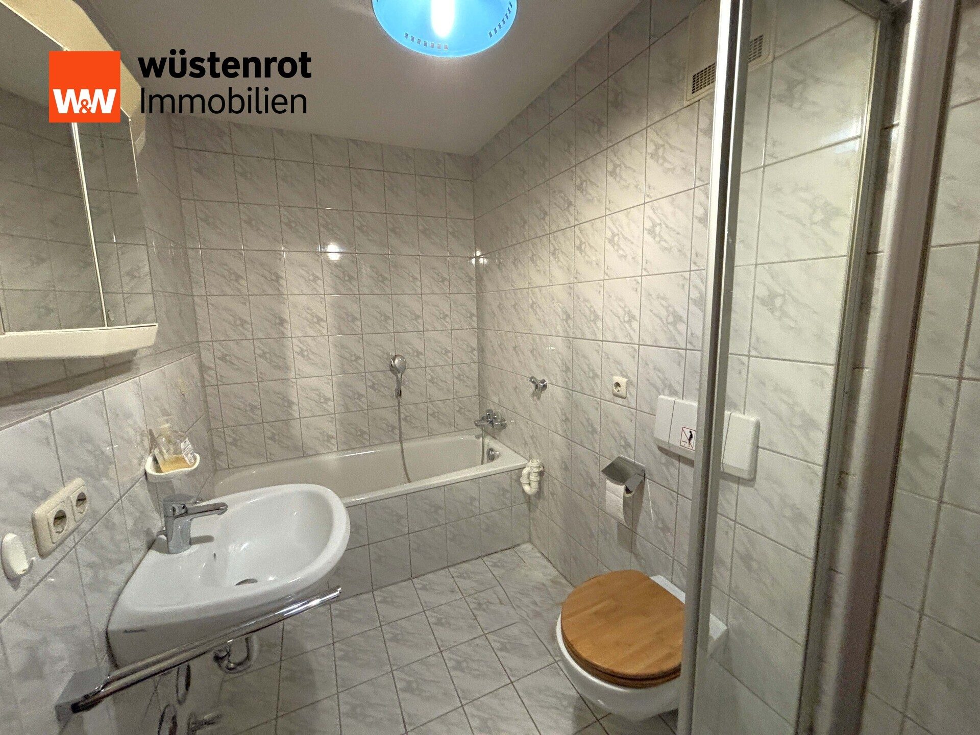 Immobilienangebot - Reichenschwand - Alle - Gemütliche 2-Zimmer-Dachgeschoss-Wohnung
ca. 56 m², mit EBK und Carport
