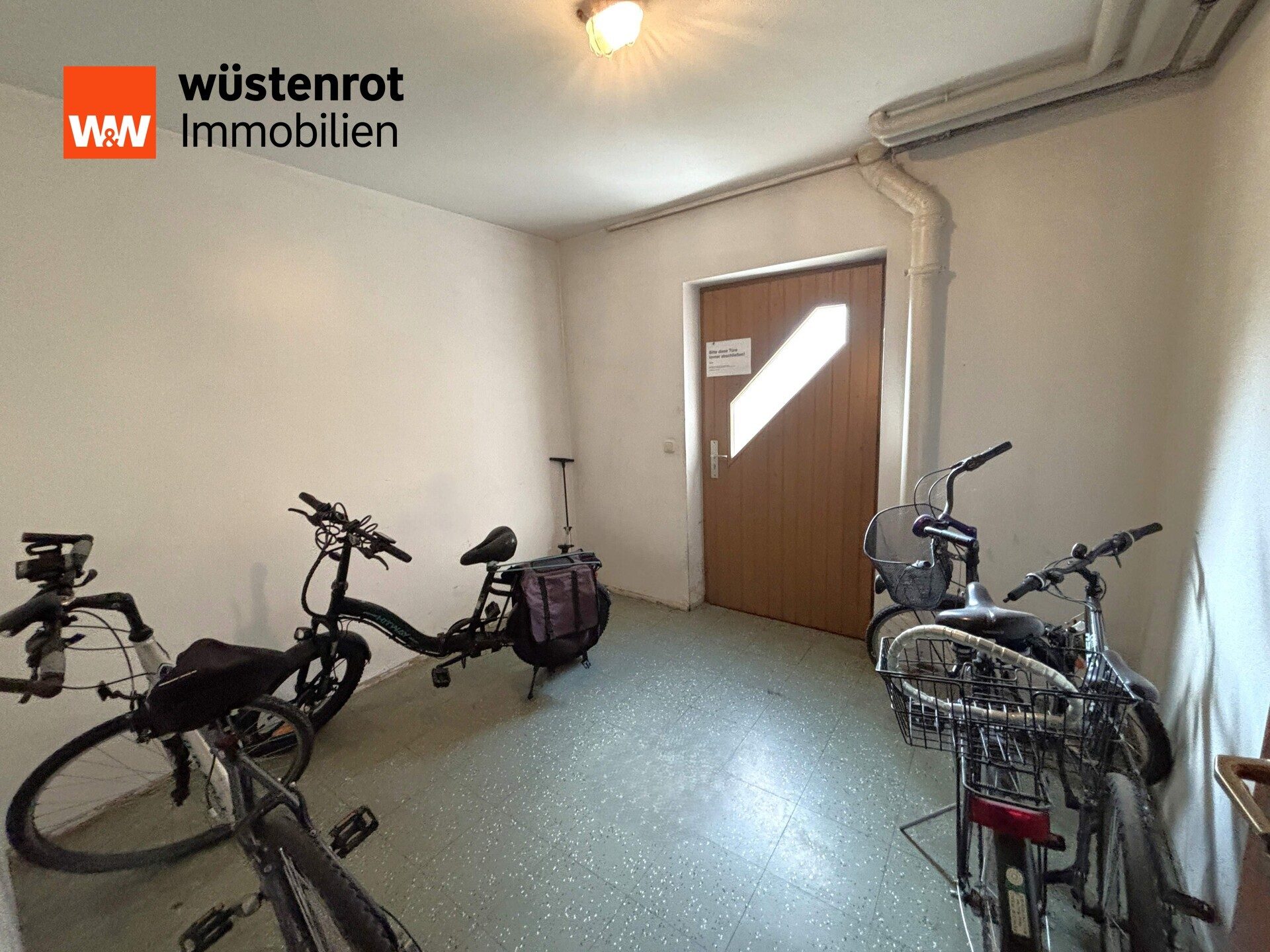 Immobilienangebot - Reichenschwand - Alle - Gemütliche 2-Zimmer-Dachgeschoss-Wohnung
ca. 56 m², mit EBK und Carport
