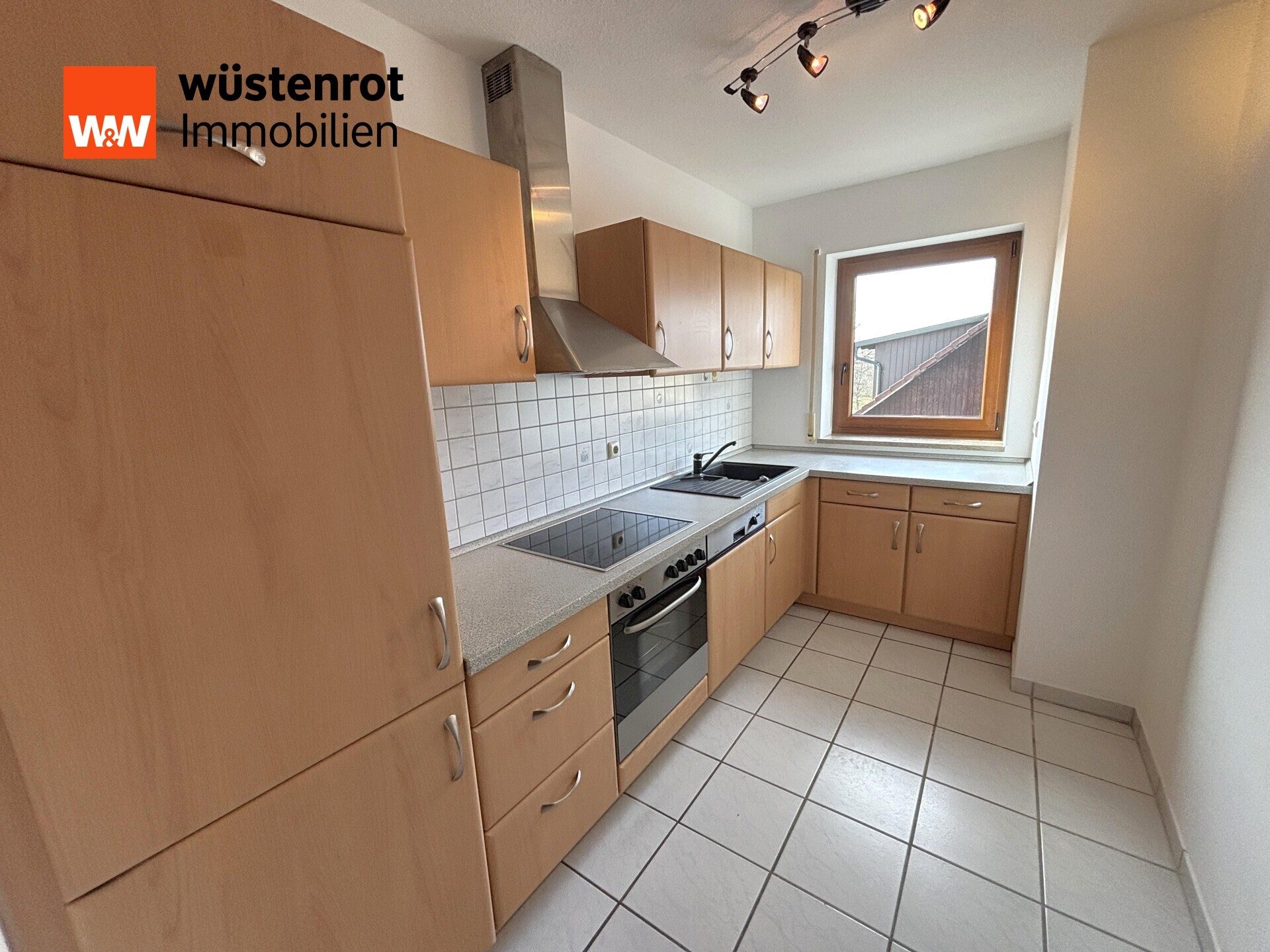 Immobilienangebot - Reichenschwand - Alle - Gemütliche 2-Zimmer-Dachgeschoss-Wohnung
ca. 56 m², mit EBK und Carport