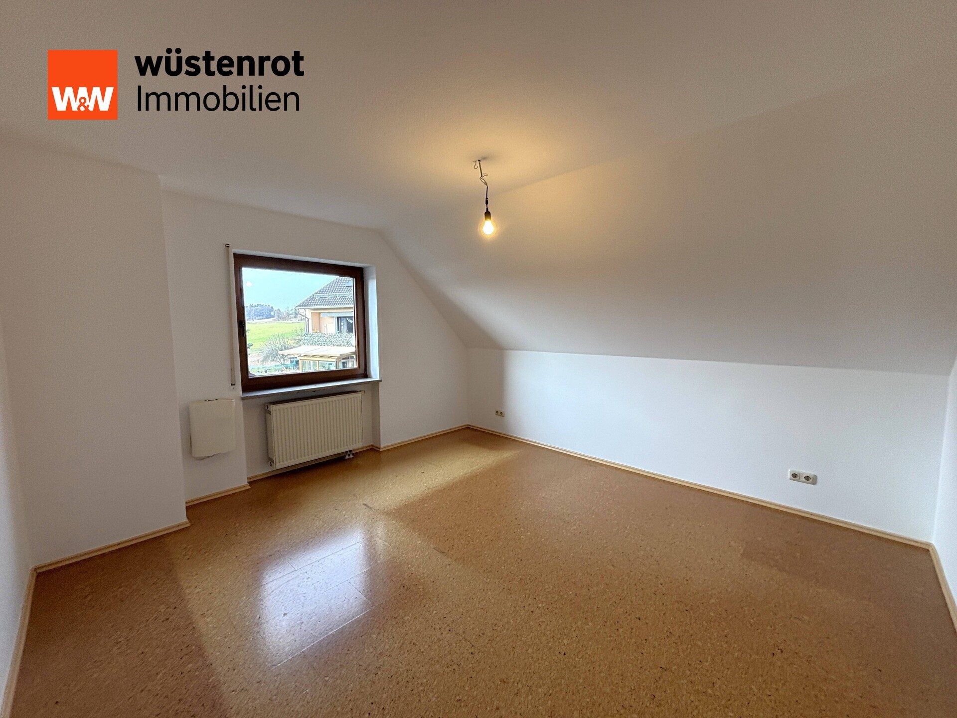 Immobilienangebot - Reichenschwand - Alle - Gemütliche 2-Zimmer-Dachgeschoss-Wohnung
ca. 56 m², mit EBK und Carport