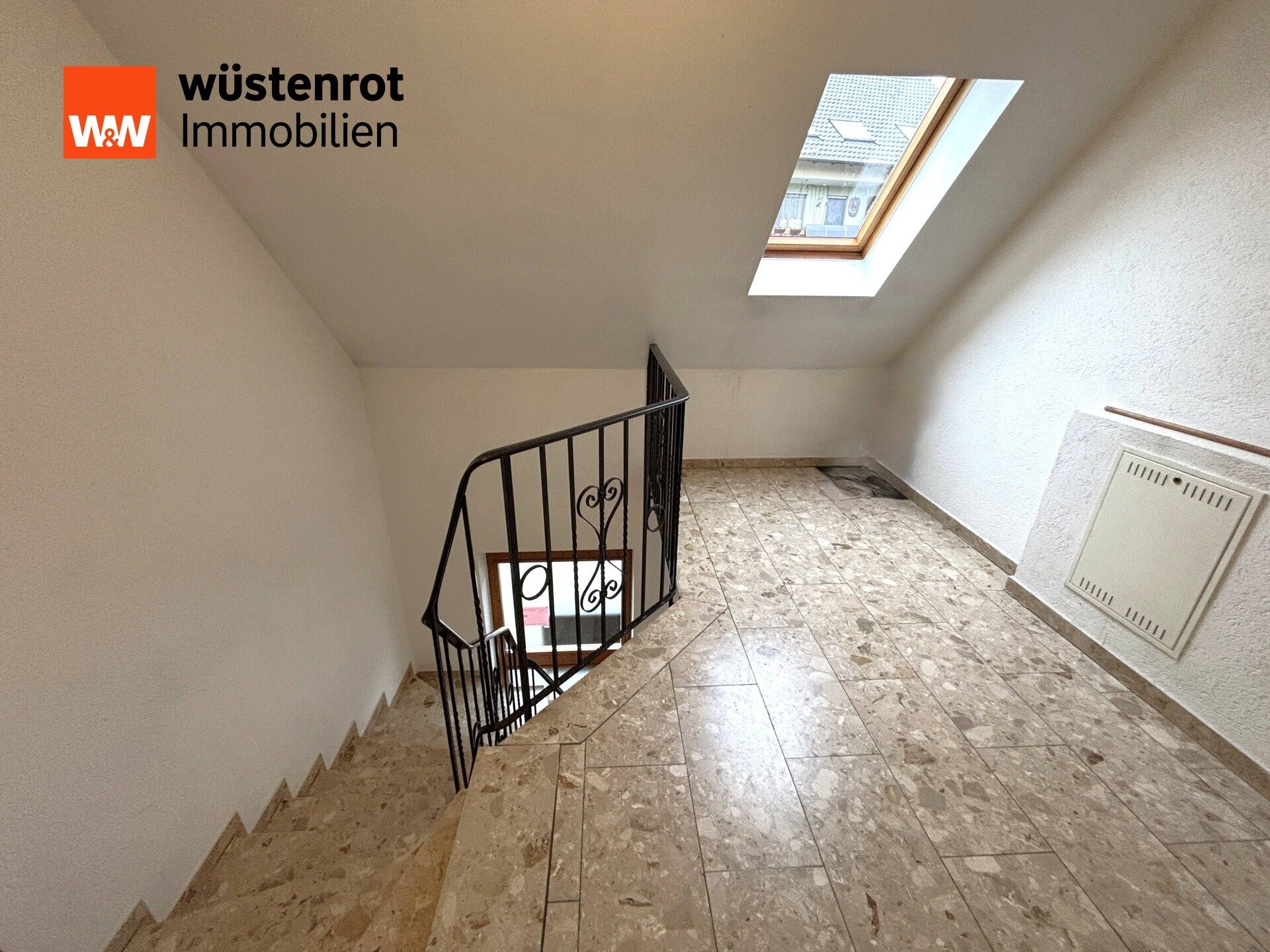 Immobilienangebot - Reichenschwand - Alle - Gemütliche 2-Zimmer-Dachgeschoss-Wohnung
ca. 56 m², mit EBK und Carport