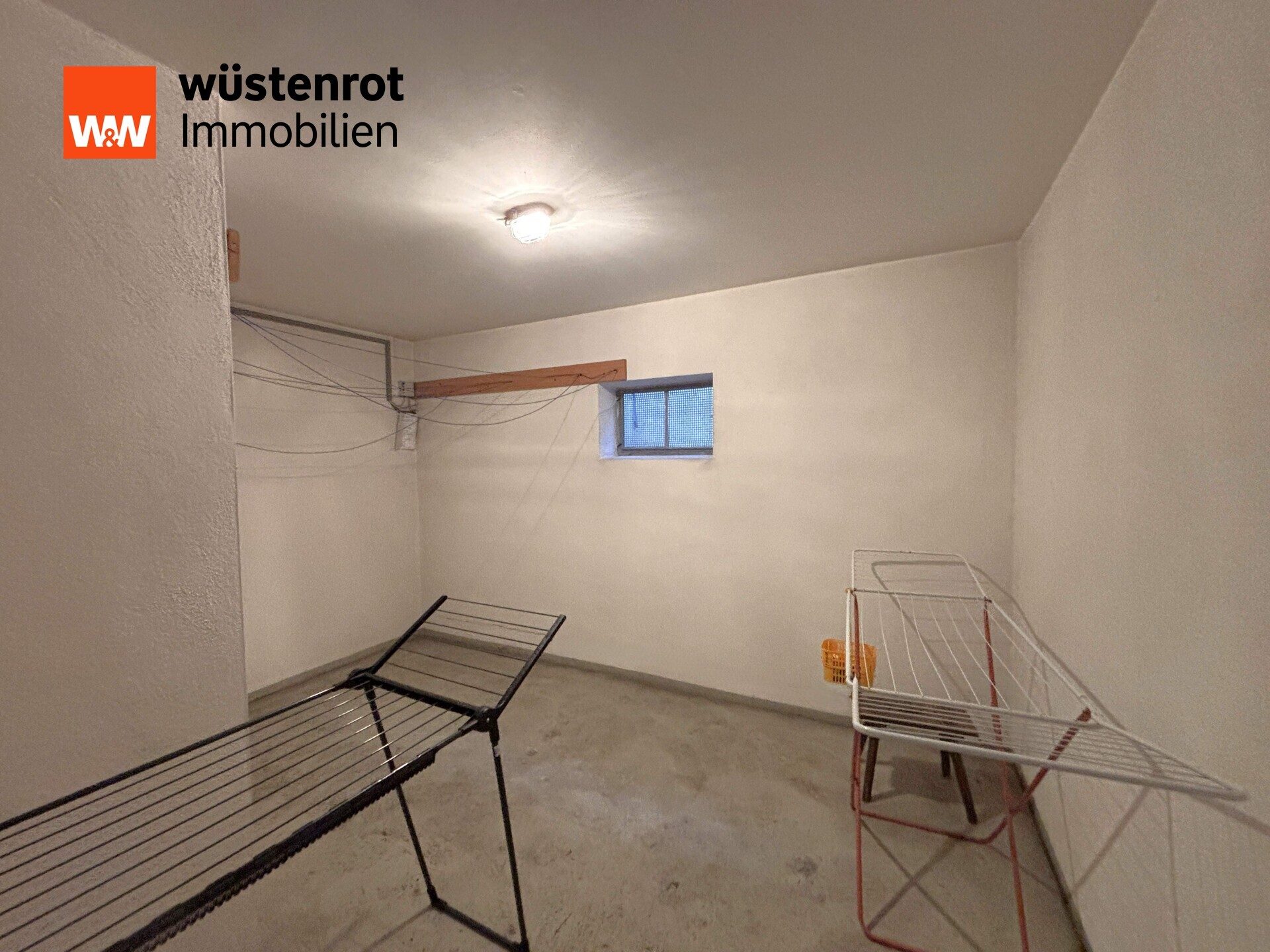 Immobilienangebot - Reichenschwand - Alle - Gemütliche 2-Zimmer-Dachgeschoss-Wohnung
ca. 56 m², mit EBK und Carport