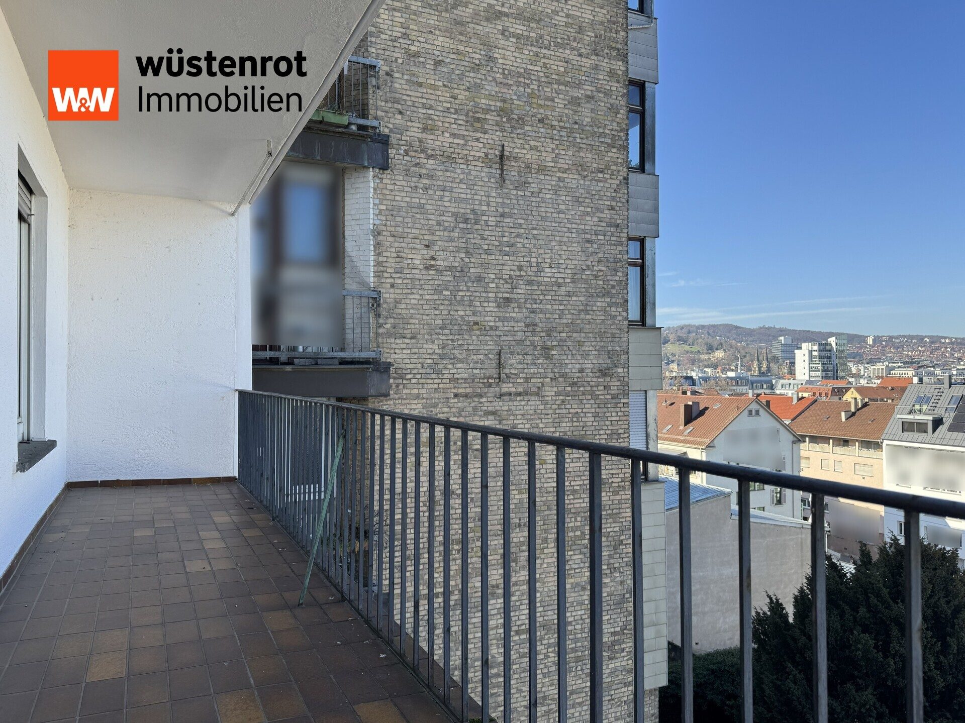 Immobilienangebot - Stuttgart - Alle - URBANES WOHNEN MIT WEITBLICK – CHARMANTE 3- ZIMMER-WOHNUNG MIT HERRLICHER AUSSICHT ÜBER STUTTGART