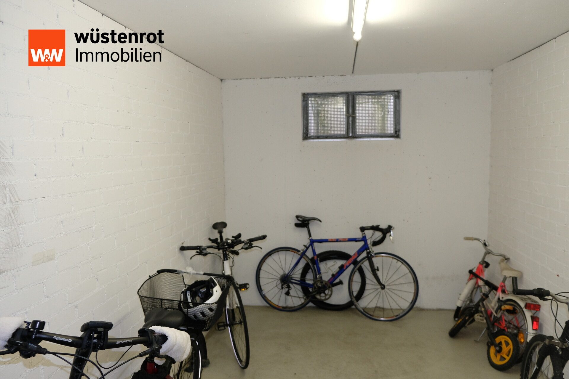Immobilienangebot - Chemnitz / Bernsdorf - Alle - Lichtdurchfluteter Wohntraum: Möblierte 125m² Maisonette mit Tiefgarage in Chemnitz-Bernsdorf