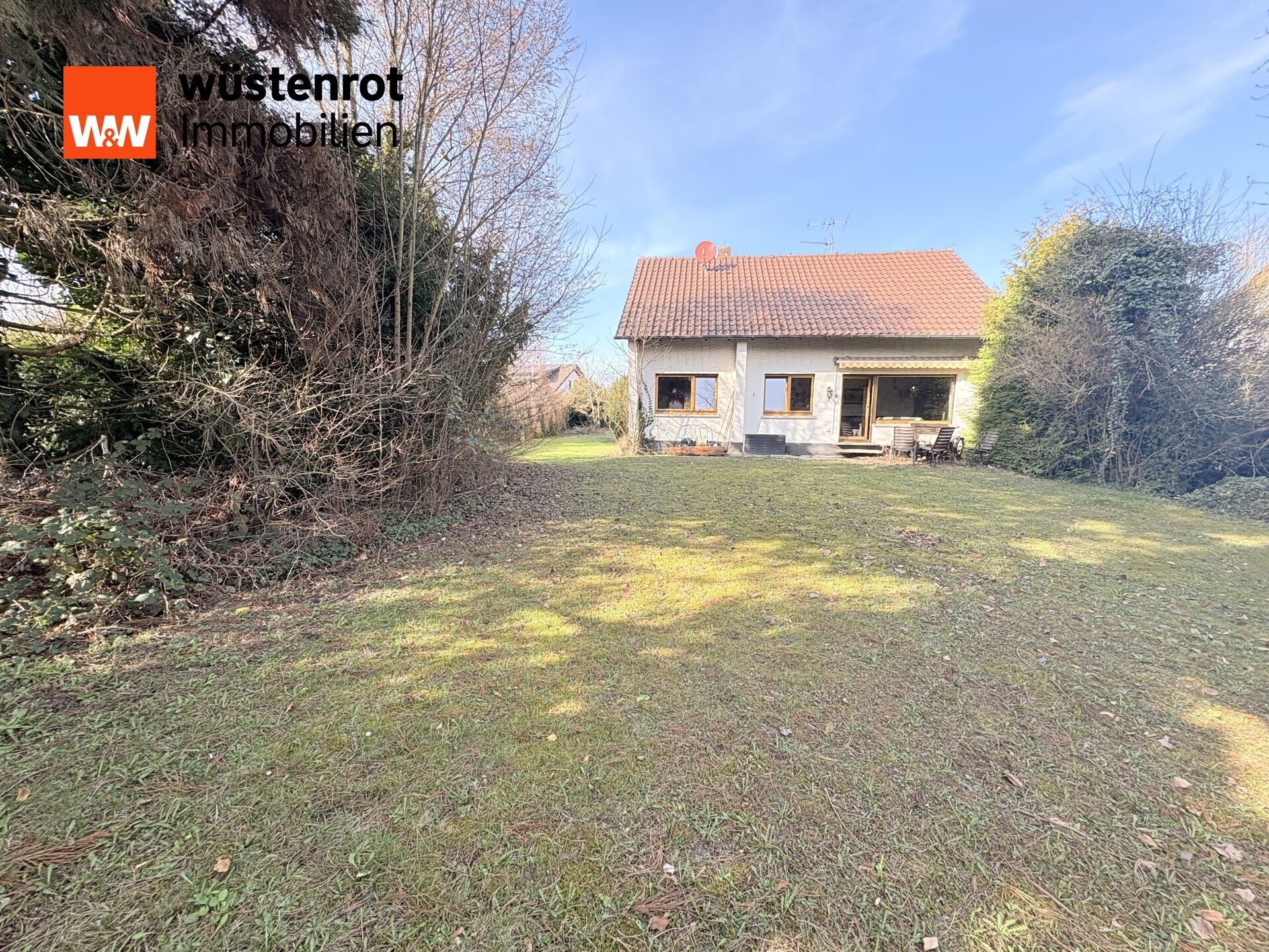 Immobilienangebot - Niefern-Öschelbronn - Alle - Einfamilienhaus mit großem Grundstück und Ausbaupotenzial in Öschelbronn