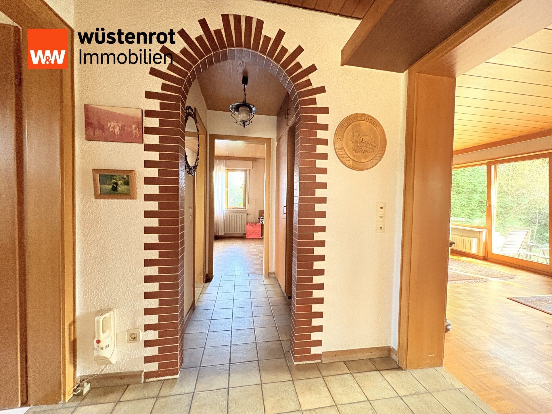 Immobilienangebot - Niefern-Öschelbronn - Alle - Einfamilienhaus mit großem Grundstück und Ausbaupotenzial in Öschelbronn