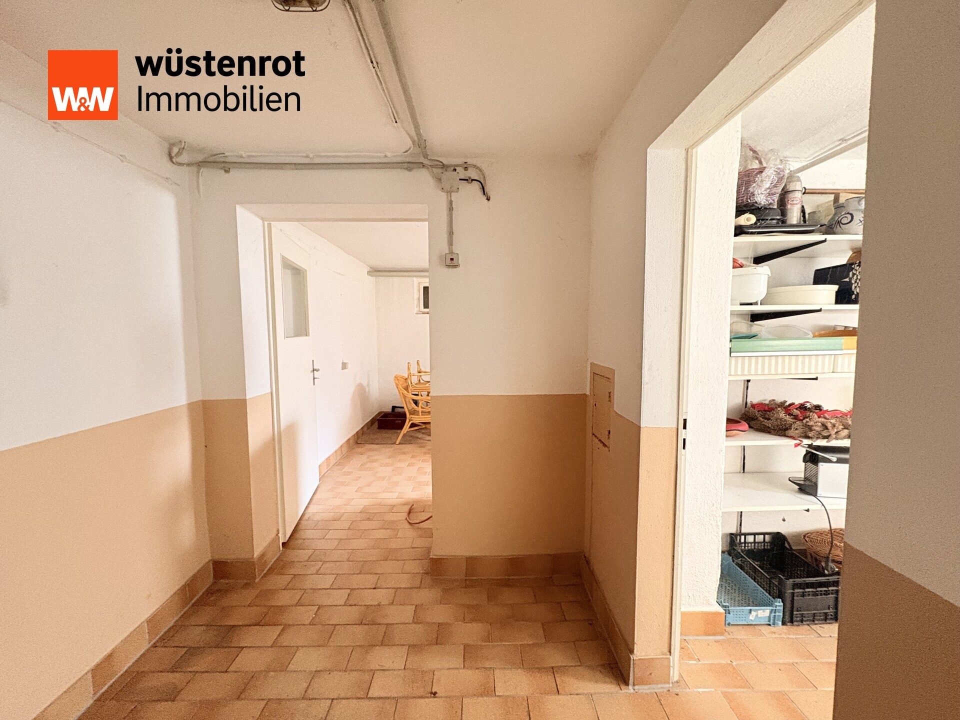 Immobilienangebot - Niefern-Öschelbronn - Alle - Einfamilienhaus mit großem Grundstück und Ausbaupotenzial in Öschelbronn