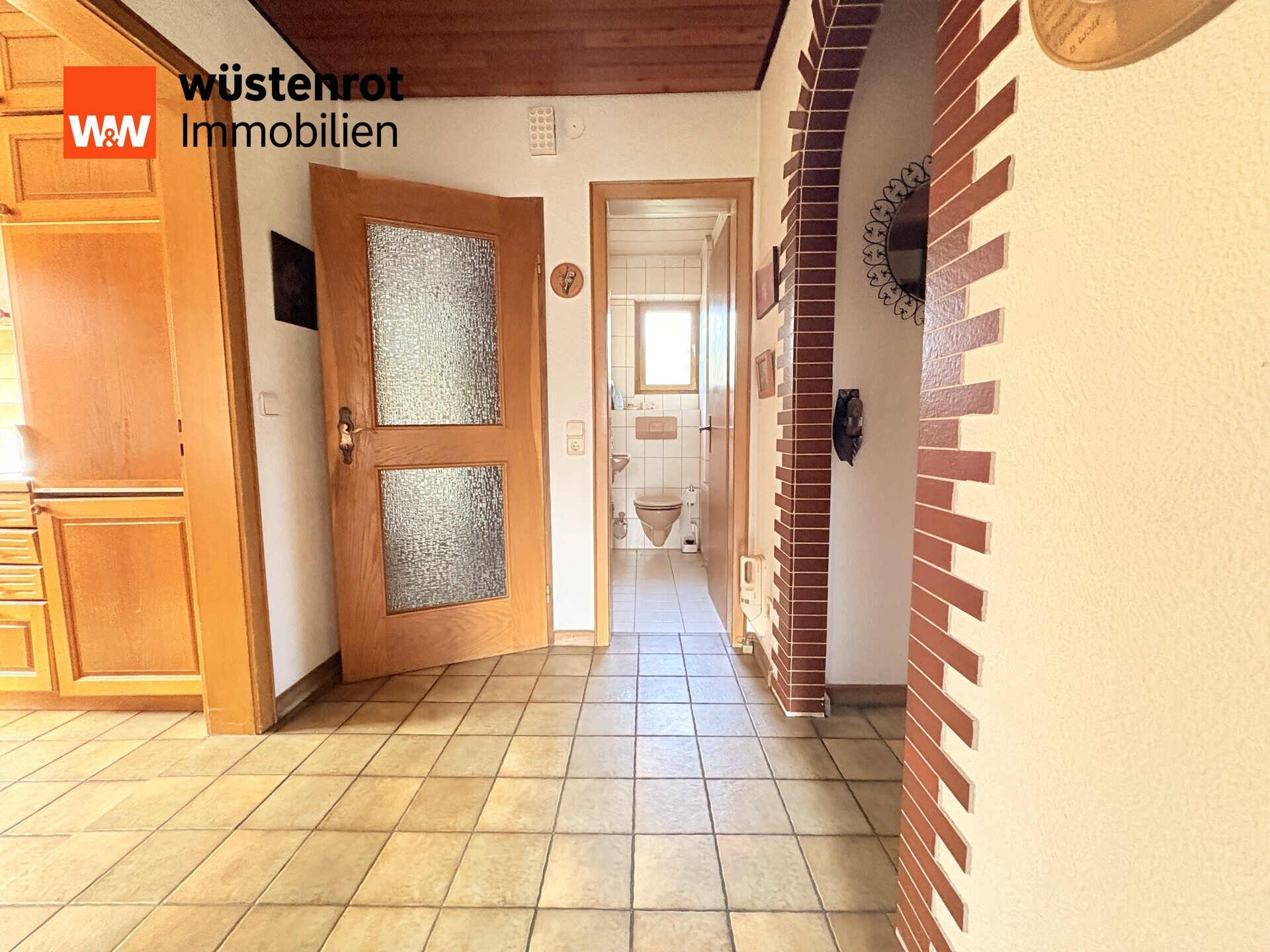 Immobilienangebot - Niefern-Öschelbronn - Alle - Einfamilienhaus mit großem Grundstück und Ausbaupotenzial in Öschelbronn