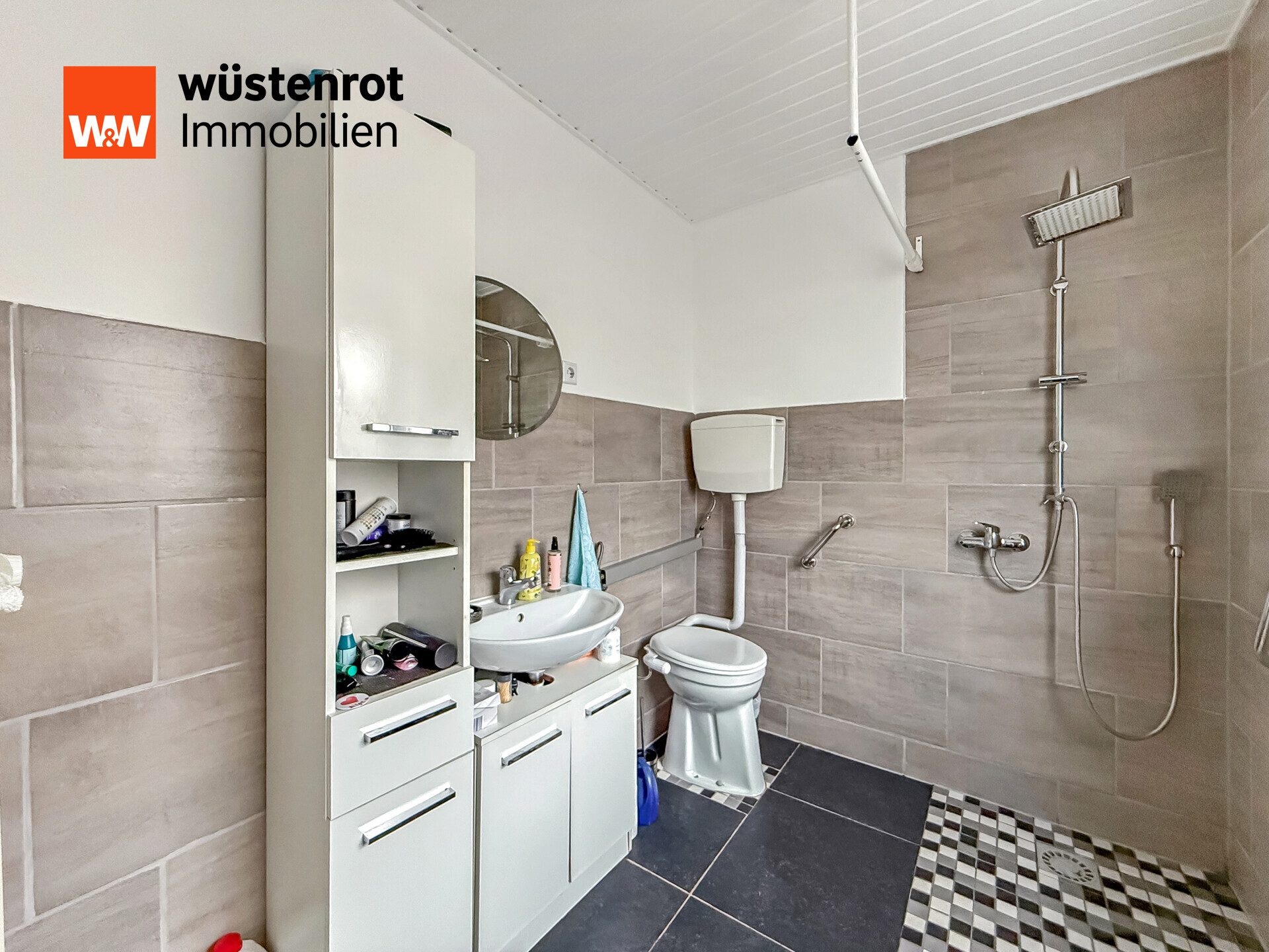 Immobilienangebot - Saarbrücken / Jägersfreude - Alle - RESERVIERT!!!
Doppelhaushälfte mit Balkon in ruhiger Wohnlage von Saarbrücken-Jägersfreude
