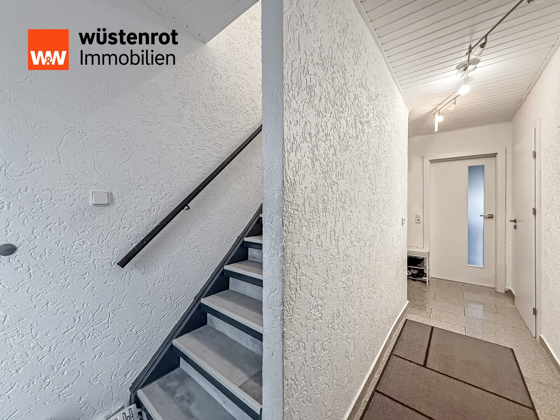Immobilienangebot - Saarbrücken / Jägersfreude - Alle - RESERVIERT!!!
Doppelhaushälfte mit Balkon in ruhiger Wohnlage von Saarbrücken-Jägersfreude