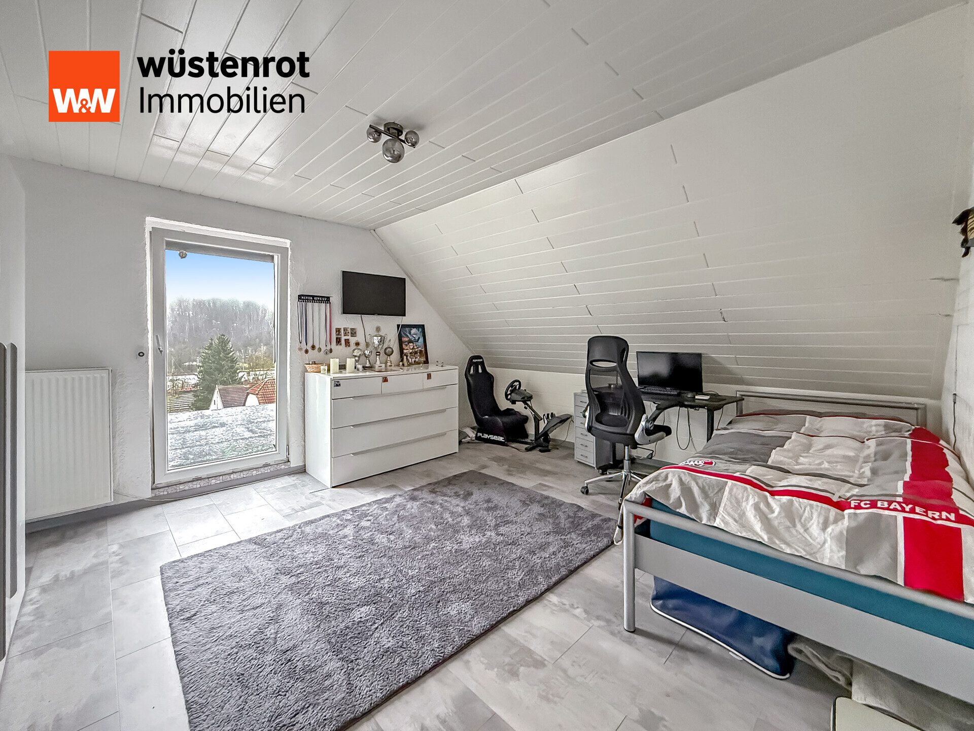 Immobilienangebot - Saarbrücken / Jägersfreude - Alle - RESERVIERT!!!
Doppelhaushälfte mit Balkon in ruhiger Wohnlage von Saarbrücken-Jägersfreude
