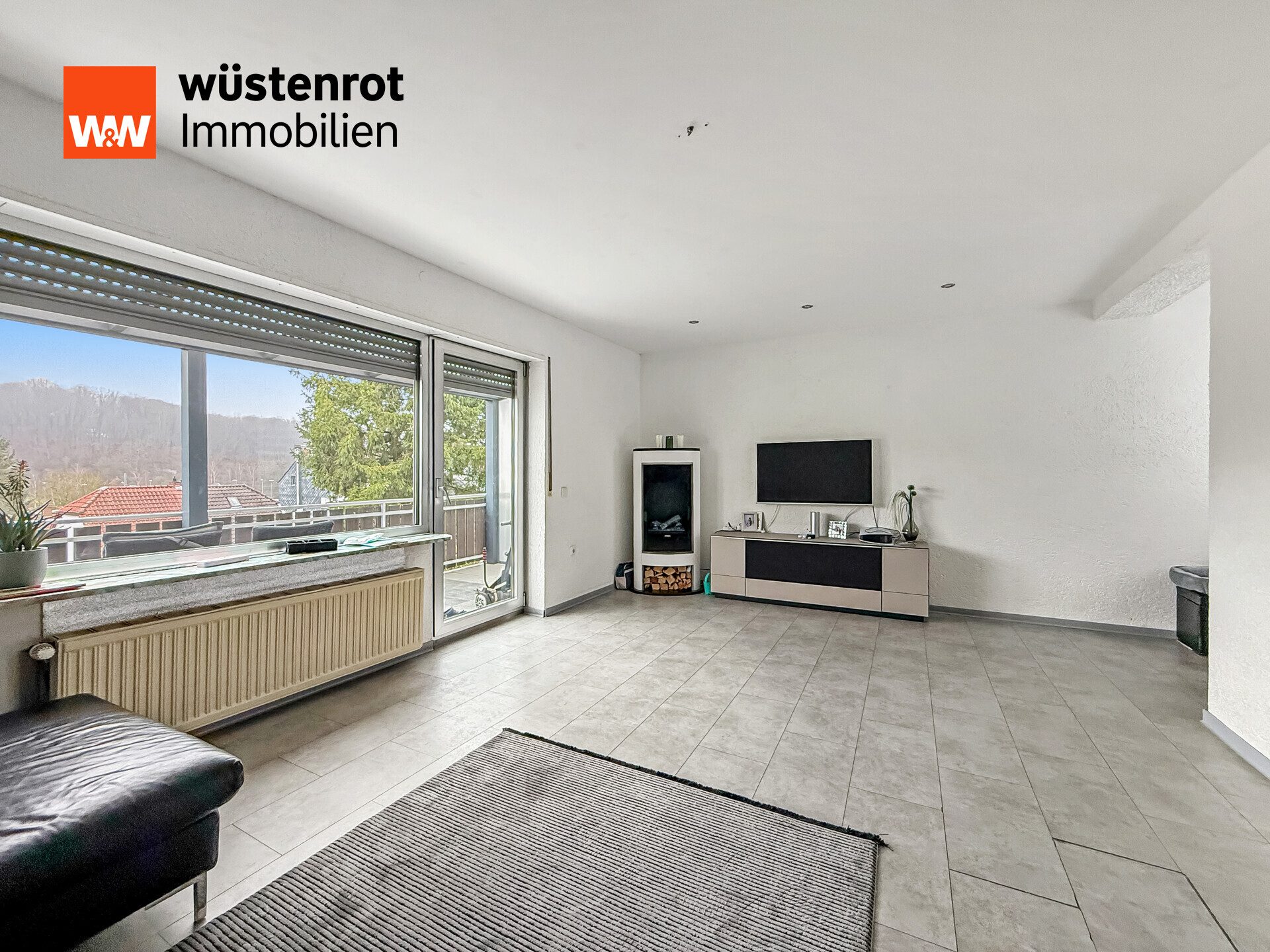 Immobilienangebot - Saarbrücken / Jägersfreude - Alle - RESERVIERT!!!
Doppelhaushälfte mit Balkon in ruhiger Wohnlage von Saarbrücken-Jägersfreude