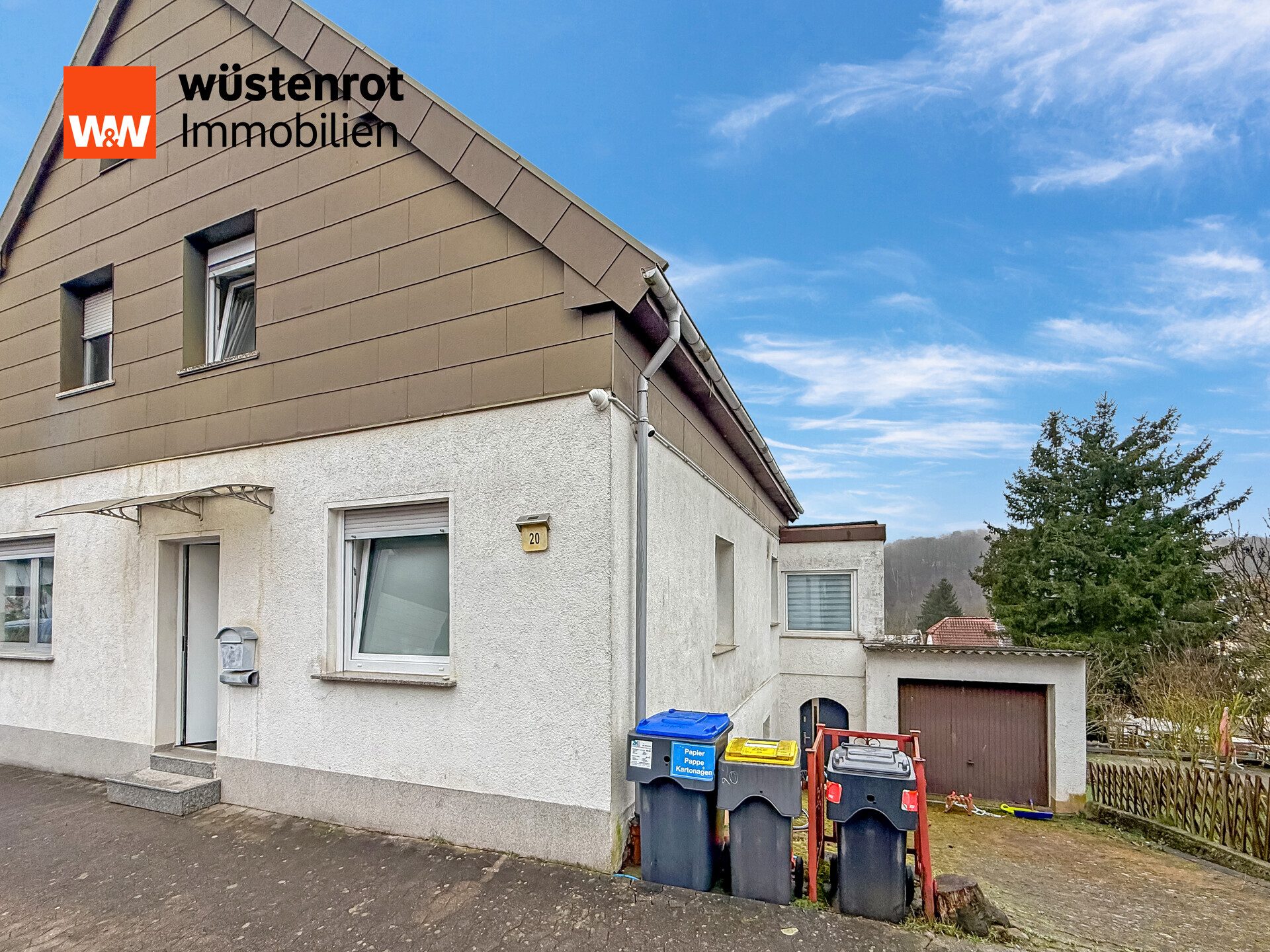 Immobilienangebot - Saarbrücken / Jägersfreude - Alle - RESERVIERT!!!
Doppelhaushälfte mit Balkon in ruhiger Wohnlage von Saarbrücken-Jägersfreude