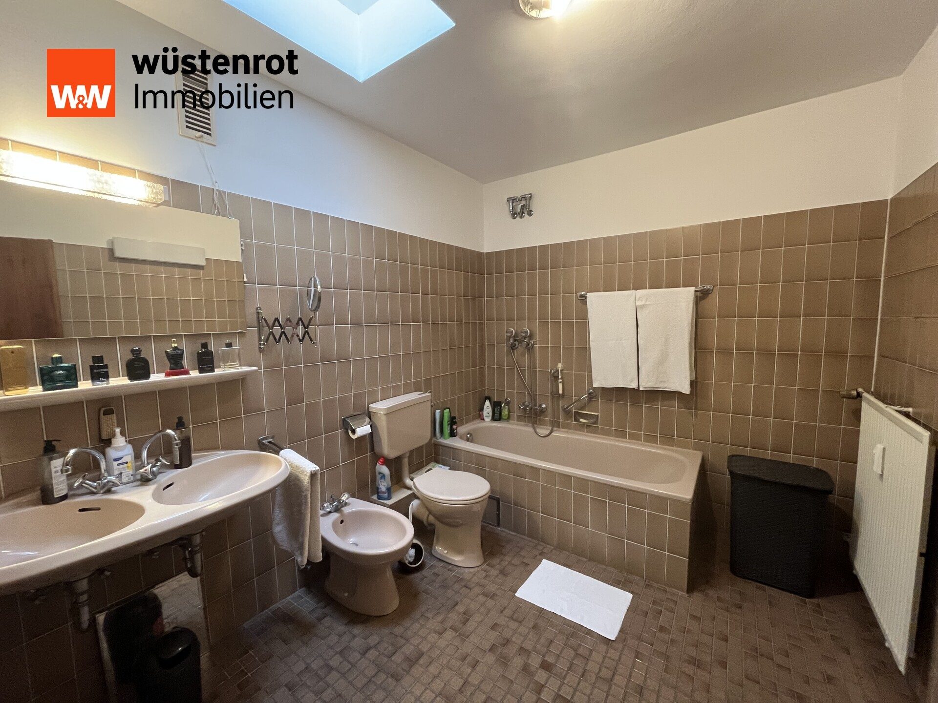 Immobilienangebot - Dreieich - Alle - Modernisierte Eigentumswohnung mit 2 Balkonen und Stellplatz