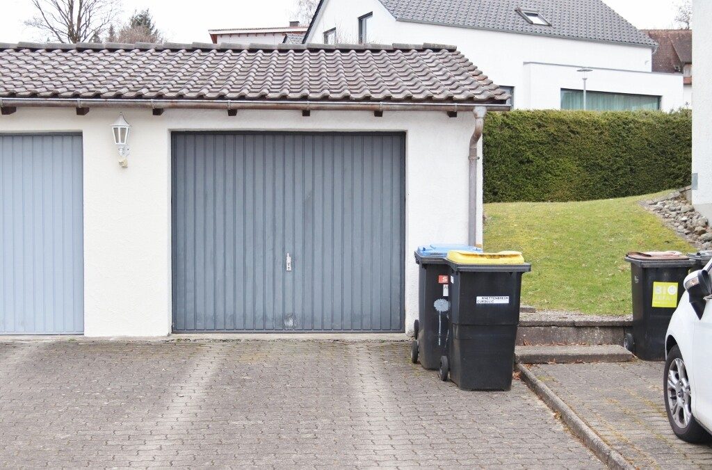 Immobilienangebot - Bad Wurzach - Alle - Vermietetes Zweifamilienhaus mit Garage und Aussenstellplätzen in Bad Wurzach mit Ausbaupotential