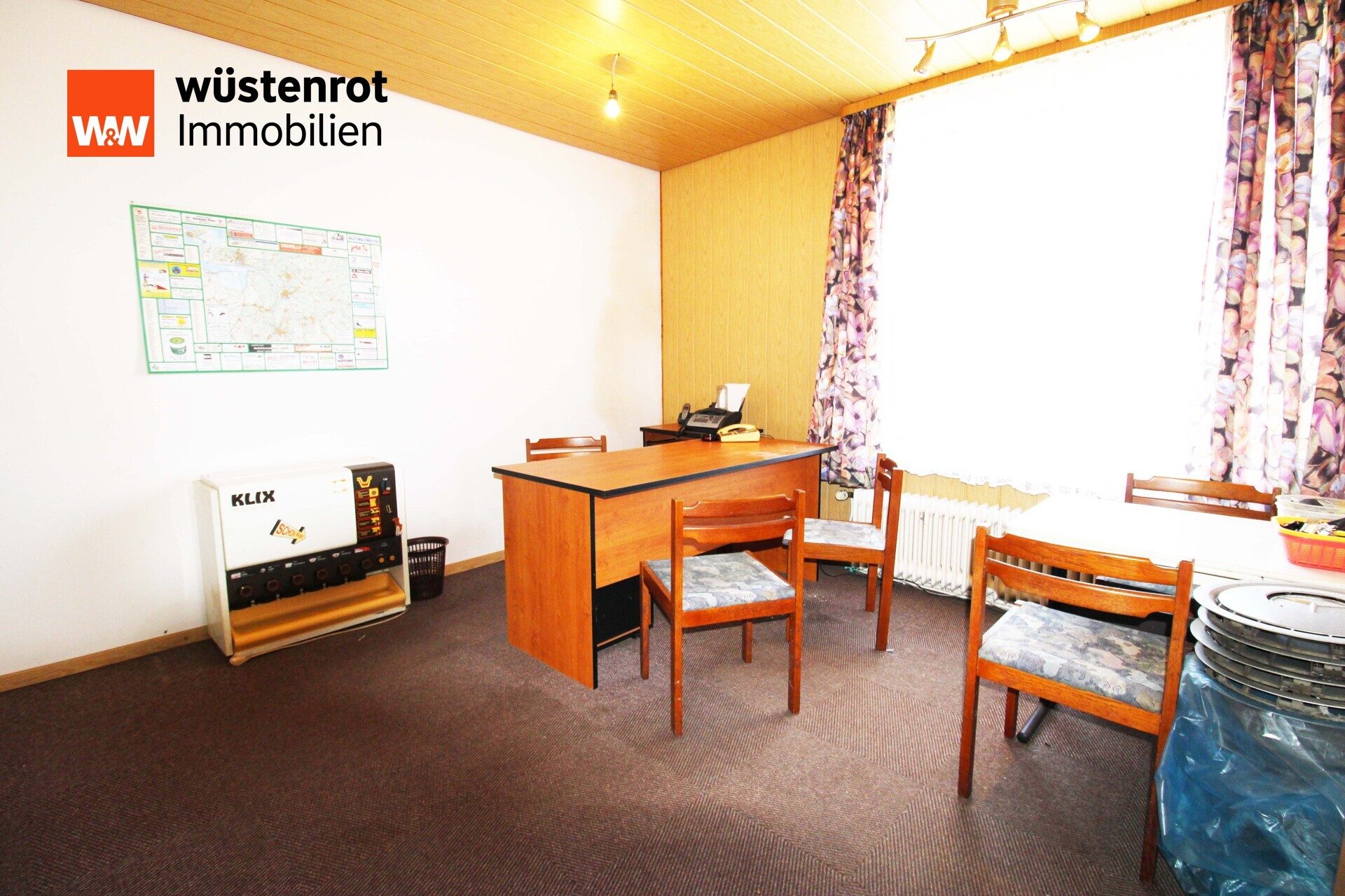 Immobilienangebot - Weener - Alle - Sanierungsbedürftiges Wohn-u. Geschäftsh. in Weener.
1.963 m² Grund, mit ca.367 m² Wohn- Gewerbefl.