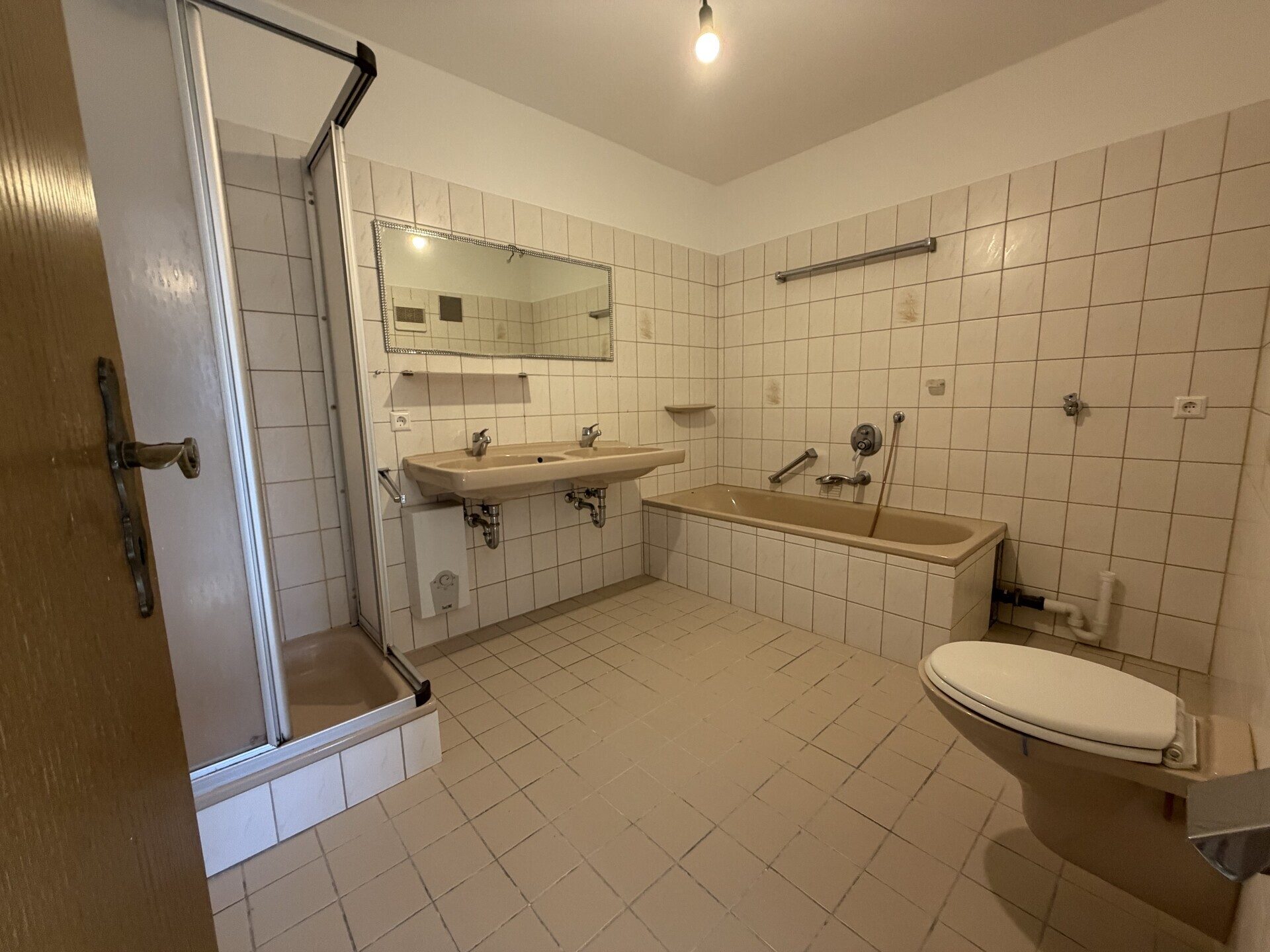 Immobilienangebot - Gosheim - Alle - Komfortabel wohnen: 4-Zimmer-Wohnung mit neuer Einbauküche