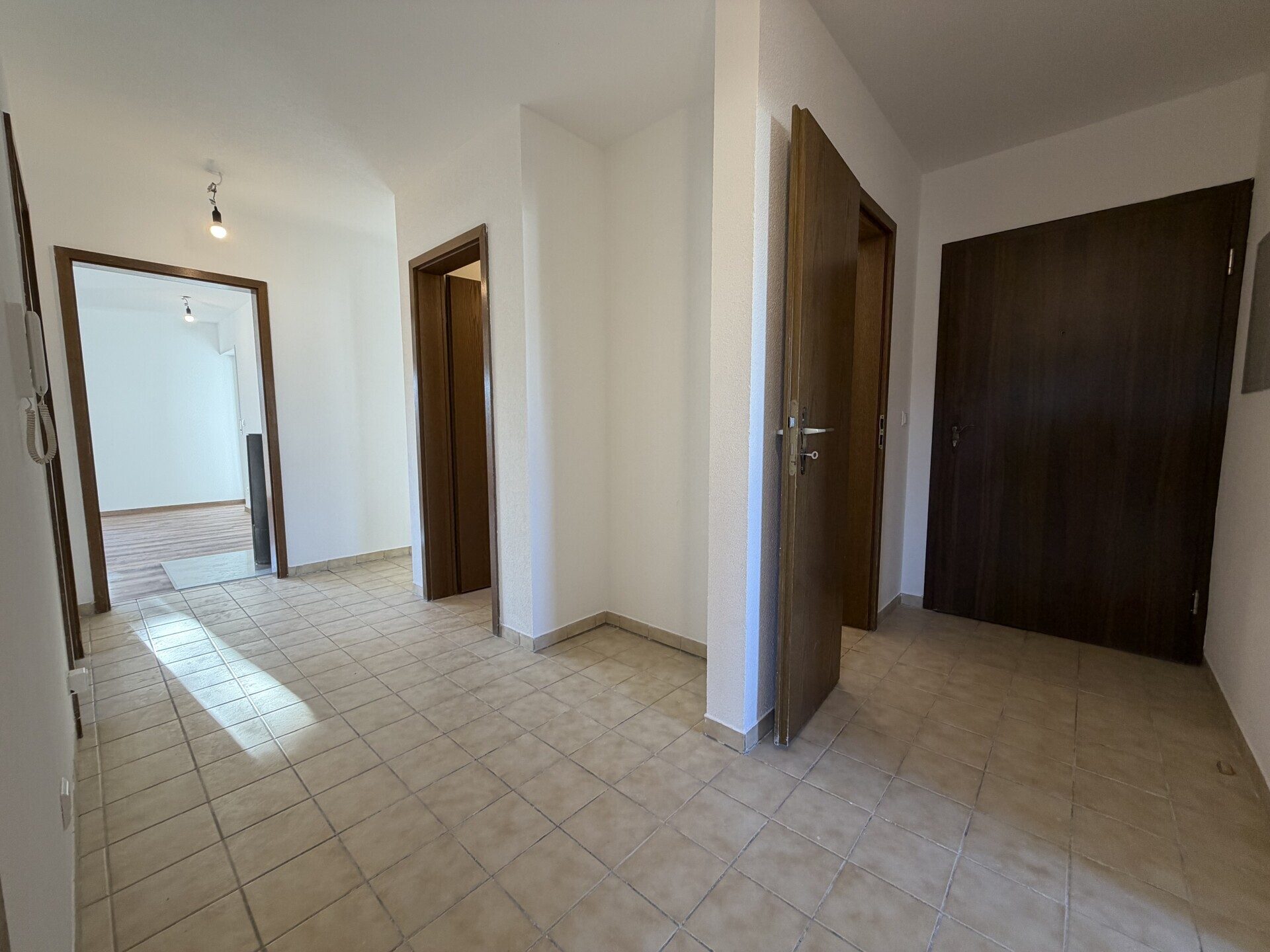 Immobilienangebot - Gosheim - Alle - Komfortabel wohnen: 4-Zimmer-Wohnung mit neuer Einbauküche