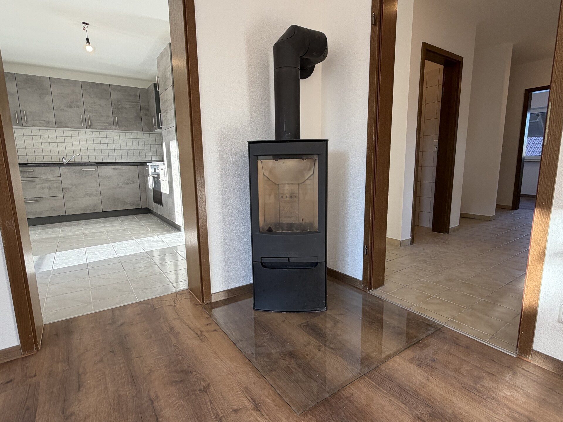 Immobilienangebot - Gosheim - Alle - Komfortabel wohnen: 4-Zimmer-Wohnung mit neuer Einbauküche