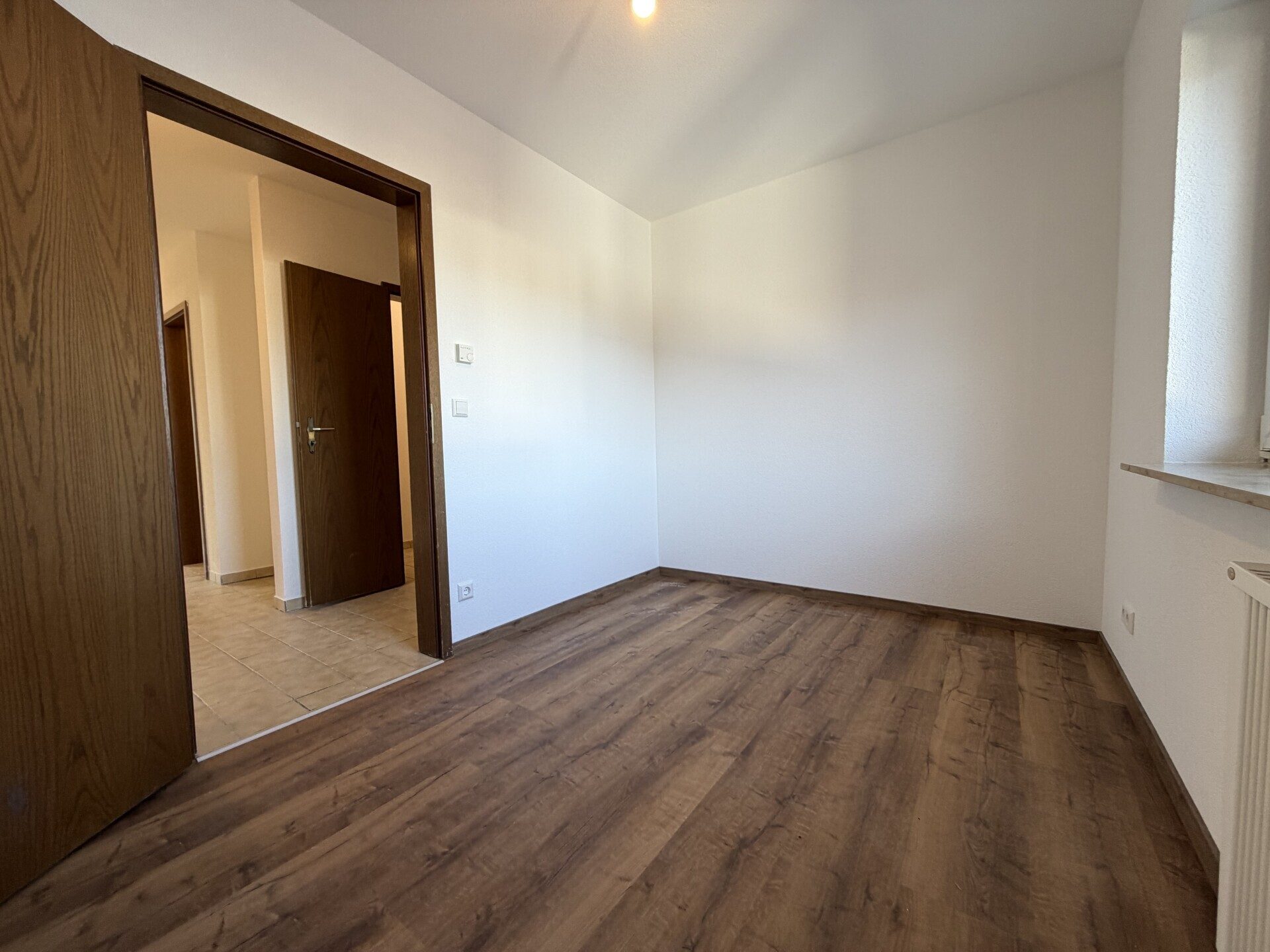Immobilienangebot - Gosheim - Alle - Komfortabel wohnen: 4-Zimmer-Wohnung mit neuer Einbauküche