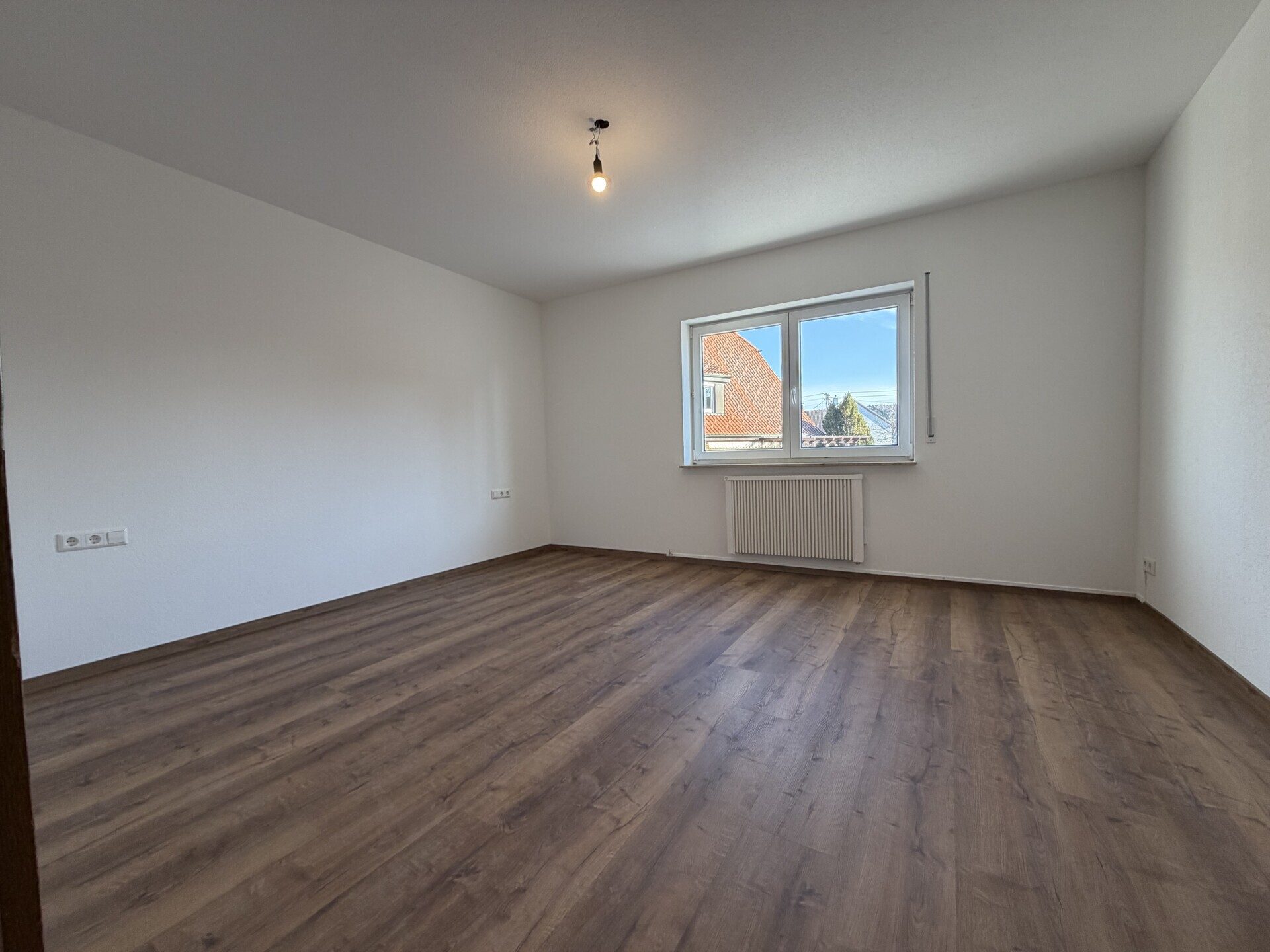 Immobilienangebot - Gosheim - Alle - Komfortabel wohnen: 4-Zimmer-Wohnung mit neuer Einbauküche