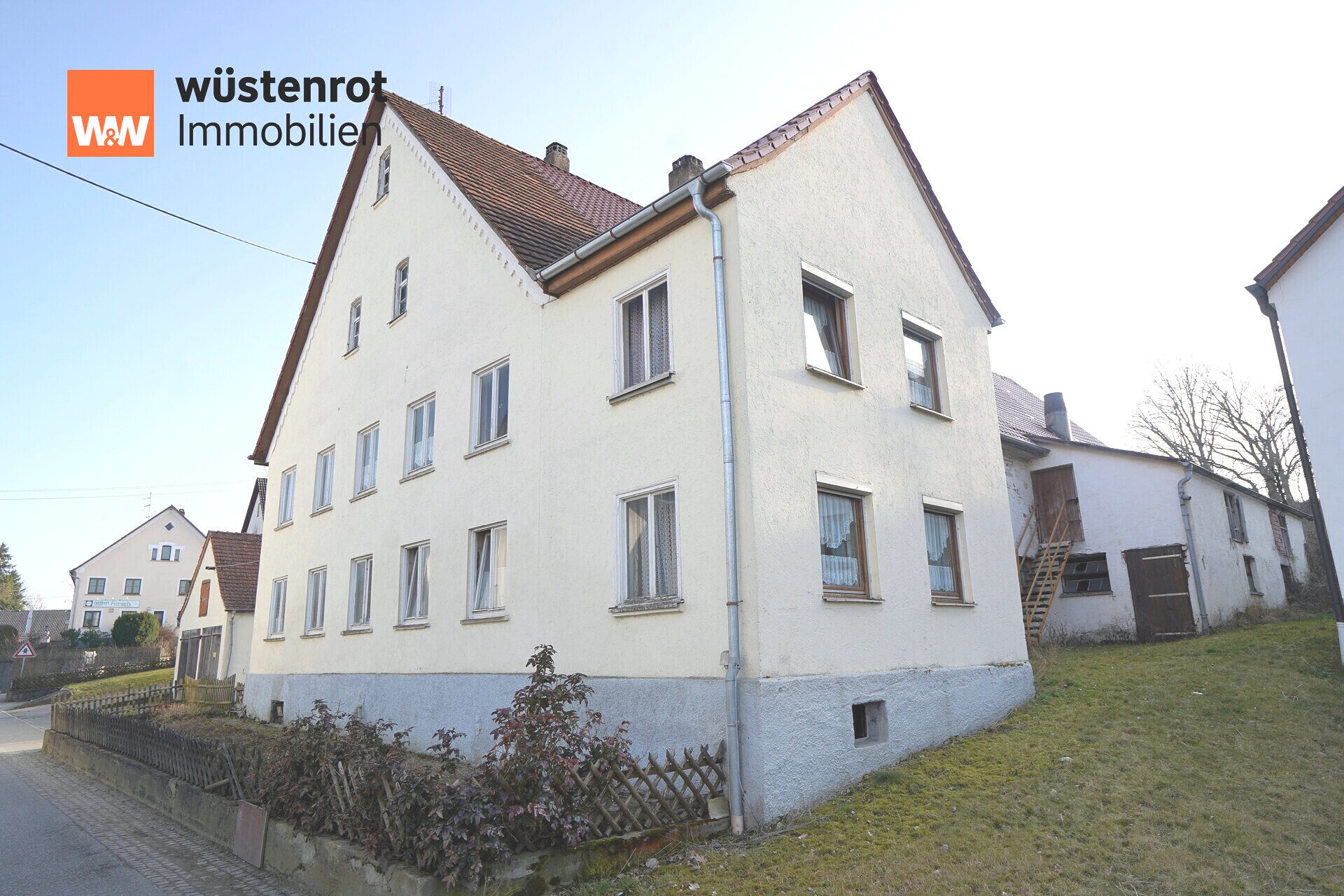 Immobilienangebot - Erolzheim - OT - Alle - Interessantes Ensemble mit Perspektive – Ehemaliges Schulhaus & Bauernhaus im Paket!