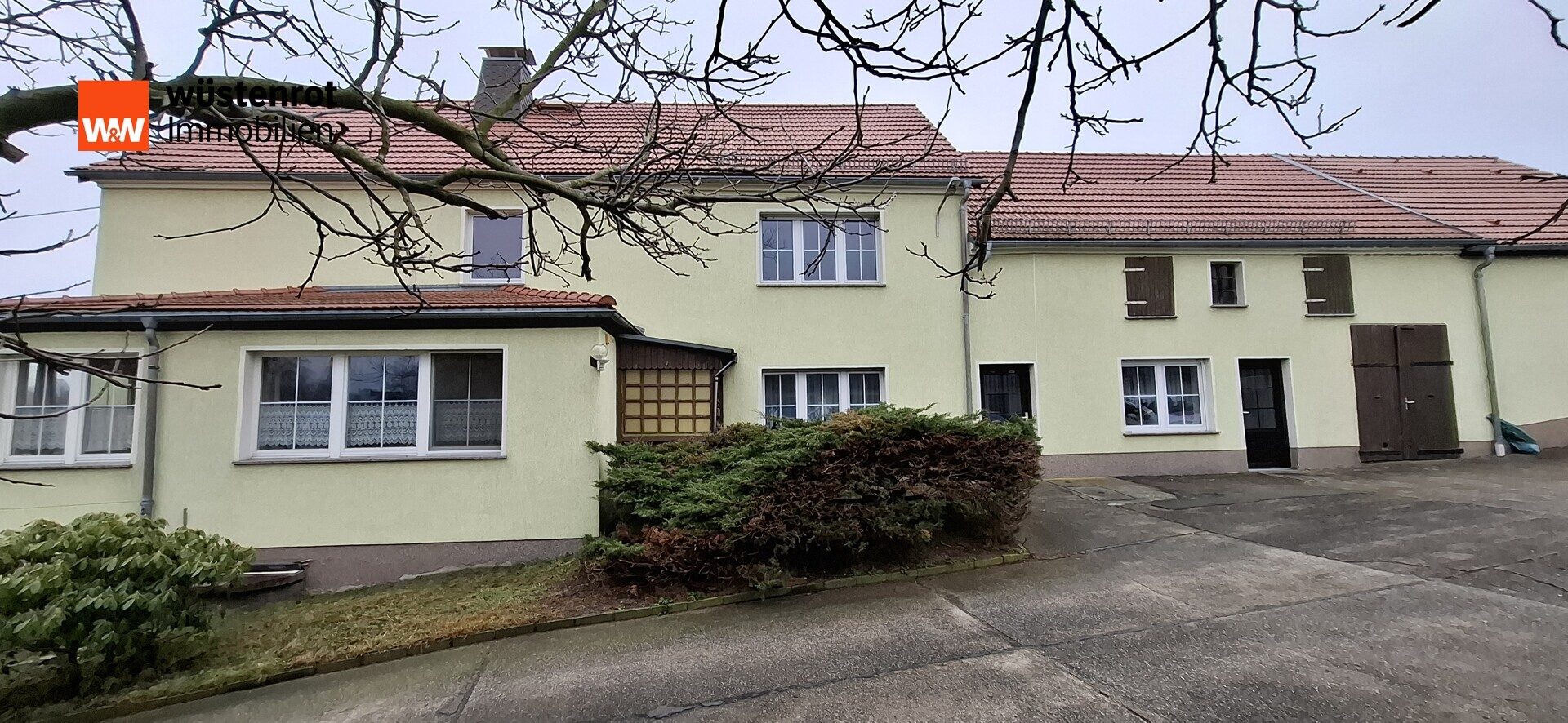 Immobilienangebot - Neukirch - Alle - Wohnhaus mit Nebengelass, Garagen und Verkau3fspavillon