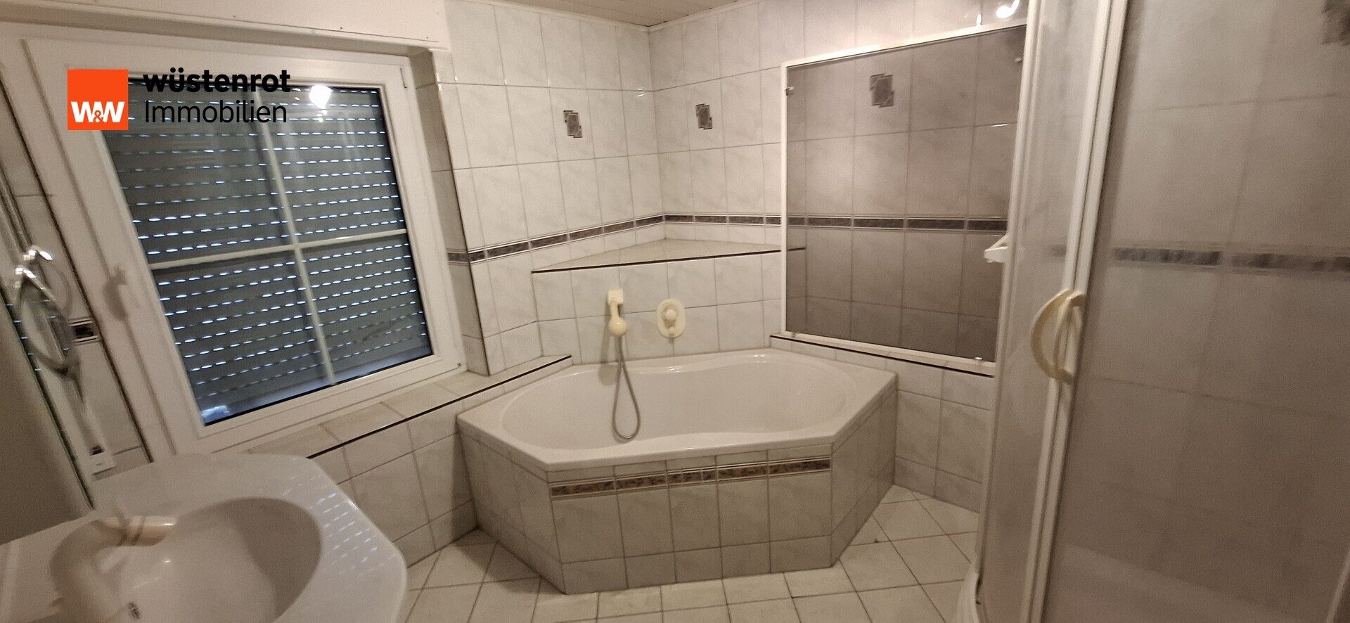 Immobilienangebot - Neukirch - Alle - Wohnhaus mit Nebengelass, Garagen und Verkau3fspavillon