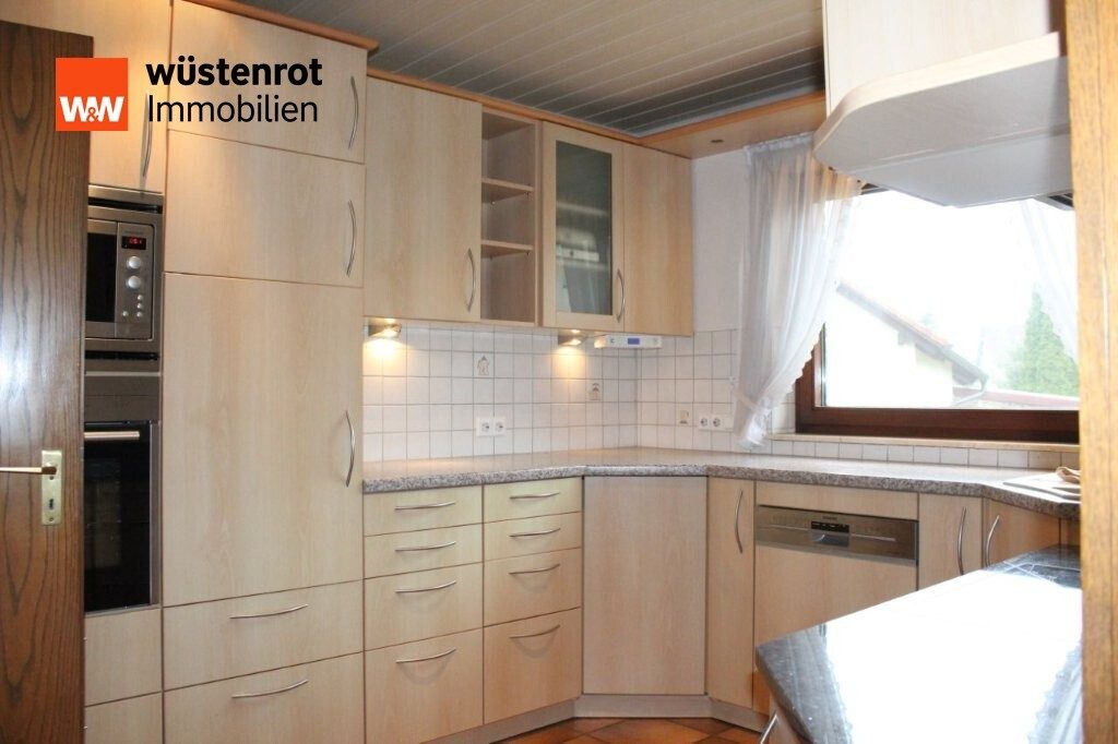 Immobilienangebot - Ostelsheim - Alle - Zweifamilienhaus mit Doppelgarage in ruhigem Wohngebiet und großem Garten