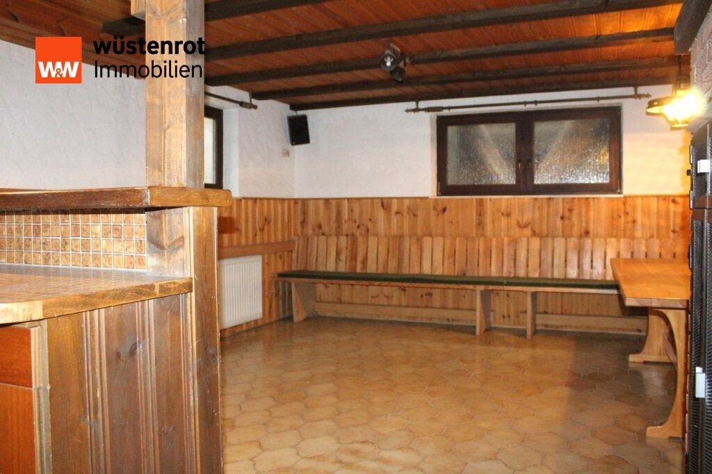 Immobilienangebot - Ostelsheim - Alle - Zweifamilienhaus mit Doppelgarage in ruhigem Wohngebiet und großem Garten