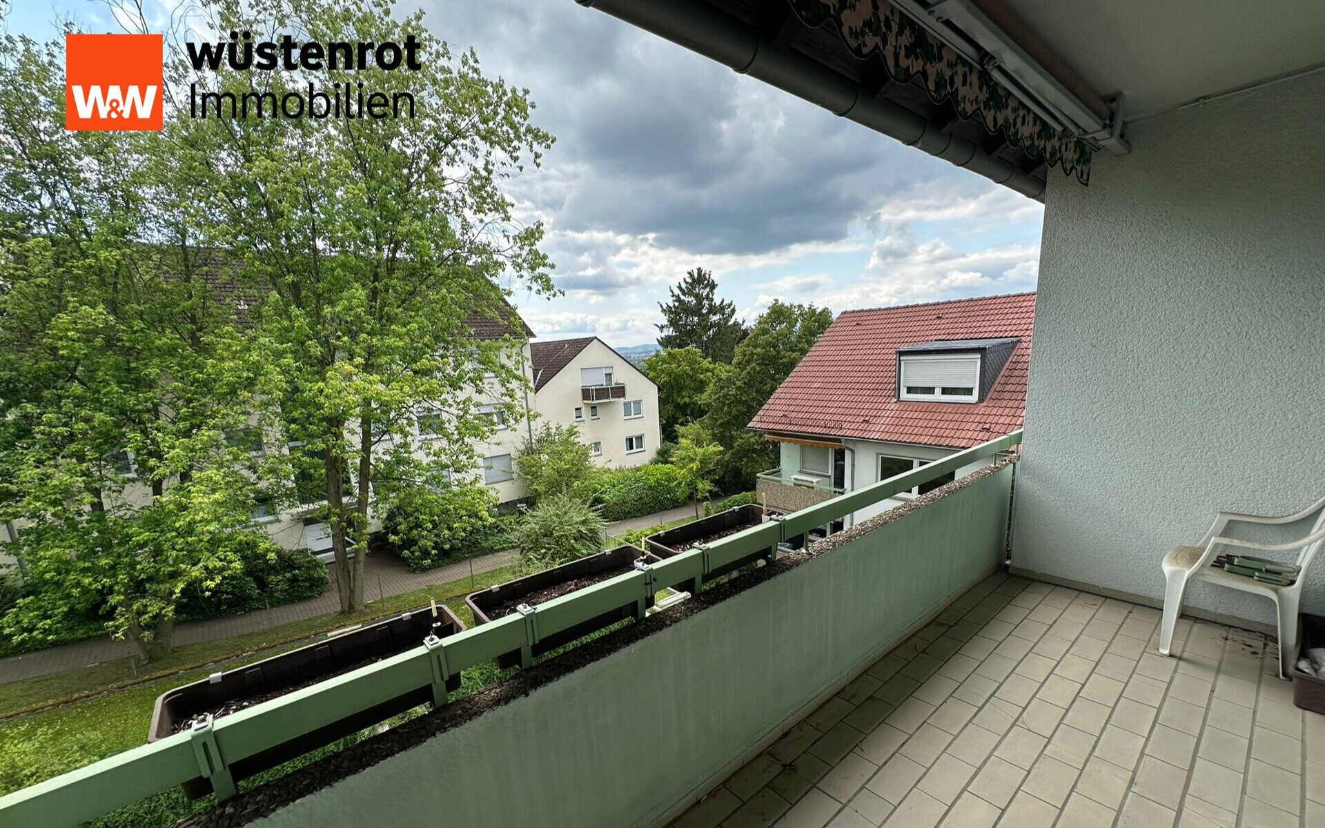 Immobilienangebot - Frankfurt am Main / Berkersheim - Alle - Familienfreundliche 3,5-Zimmer-Wohnung mit Balkon in ruhiger Lage von Frankfurt/Berkersheim