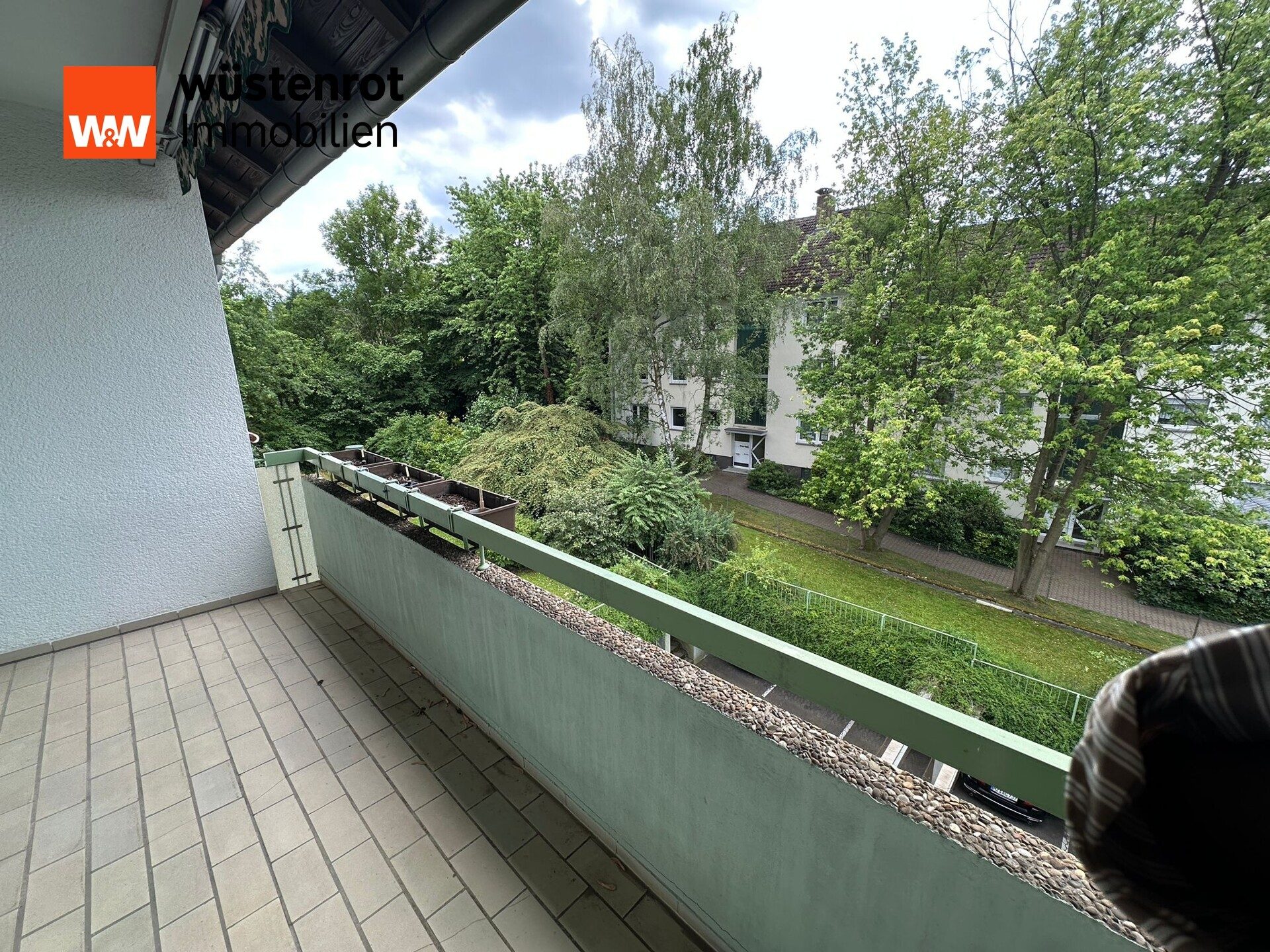 Immobilienangebot - Frankfurt am Main / Berkersheim - Alle - Familienfreundliche 3,5-Zimmer-Wohnung mit Balkon in ruhiger Lage von Frankfurt/Berkersheim