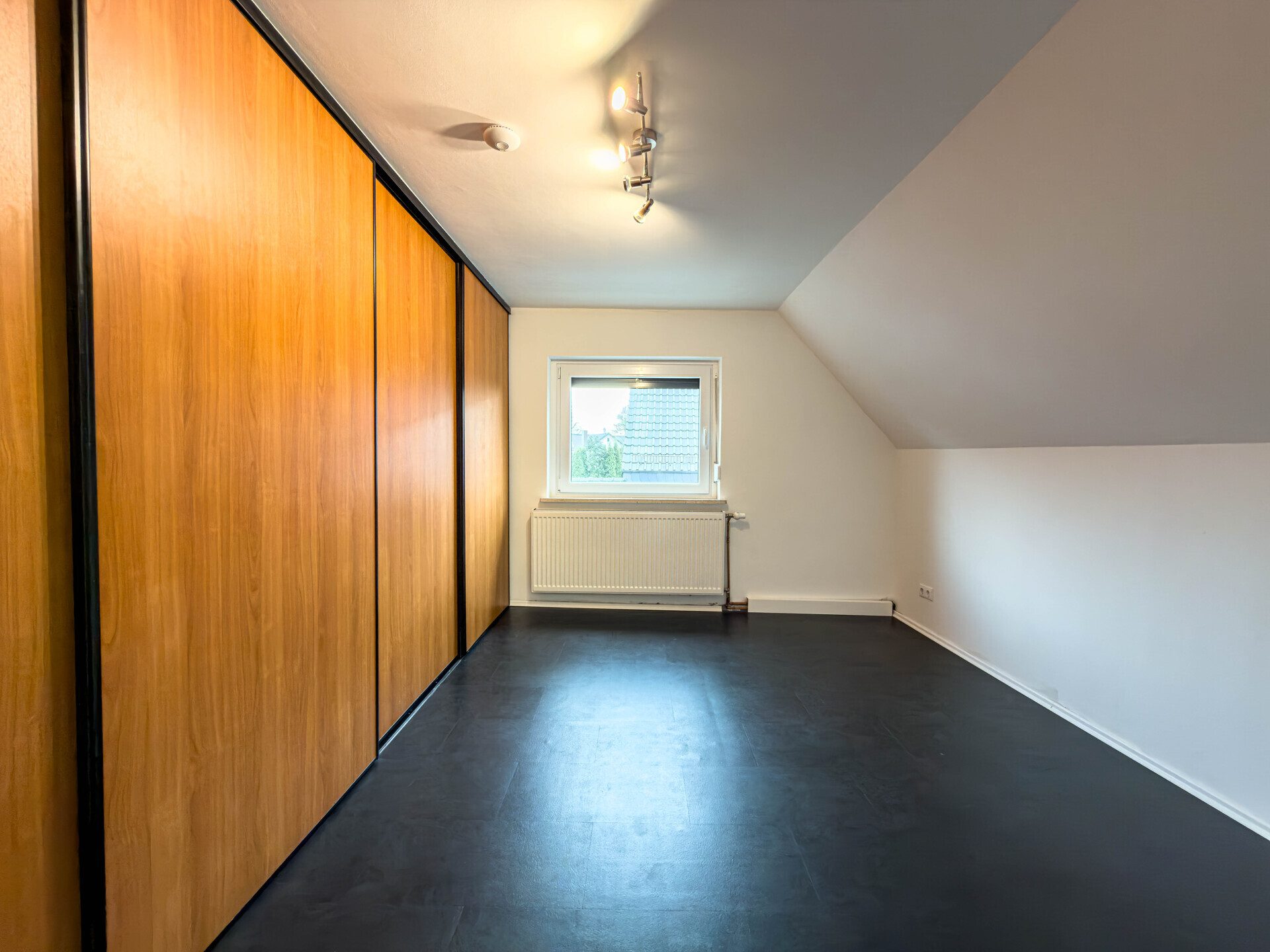 Immobilienangebot - Bremen - Alle - Charmantes Einfamilienhaus mit 3 Zimmern und 2 Bädern – modernisiert & sofort verfügbar