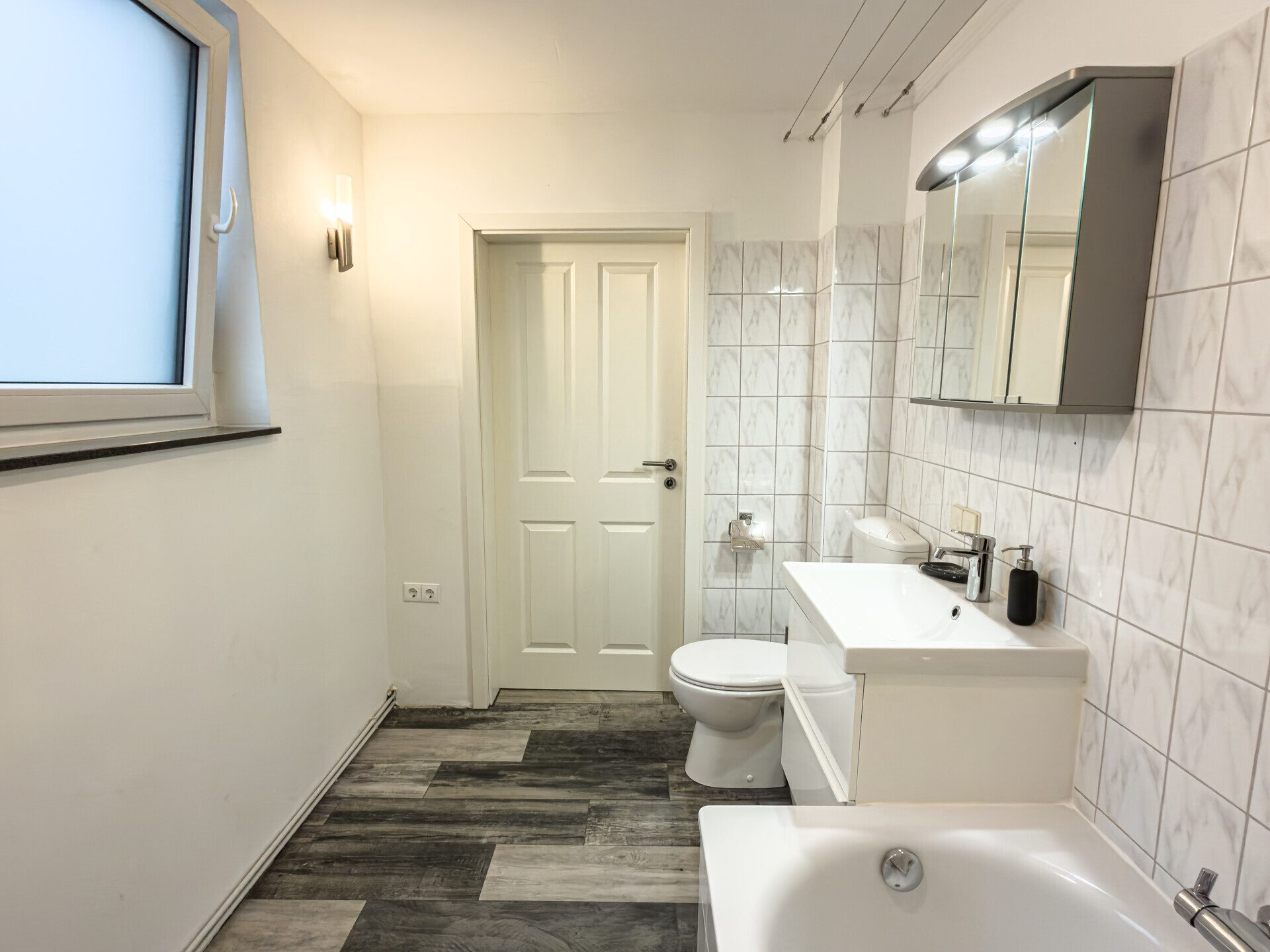 Immobilienangebot - Bremen - Alle - Charmantes Einfamilienhaus mit 3 Zimmern und 2 Bädern – modernisiert & sofort verfügbar