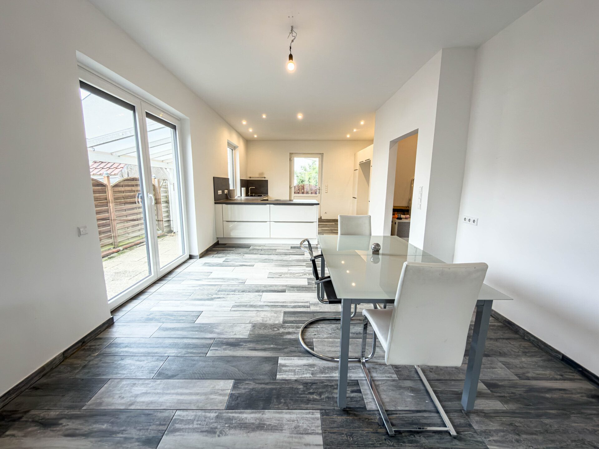 Immobilienangebot - Bremen - Alle - Charmantes Einfamilienhaus mit 3 Zimmern und 2 Bädern – modernisiert & sofort verfügbar
