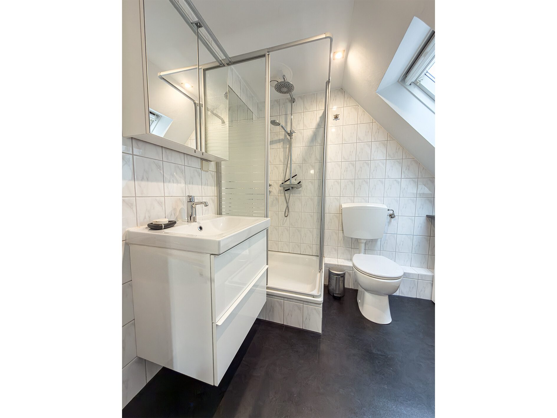 Immobilienangebot - Bremen - Alle - Charmantes Einfamilienhaus mit 3 Zimmern und 2 Bädern – modernisiert & sofort verfügbar