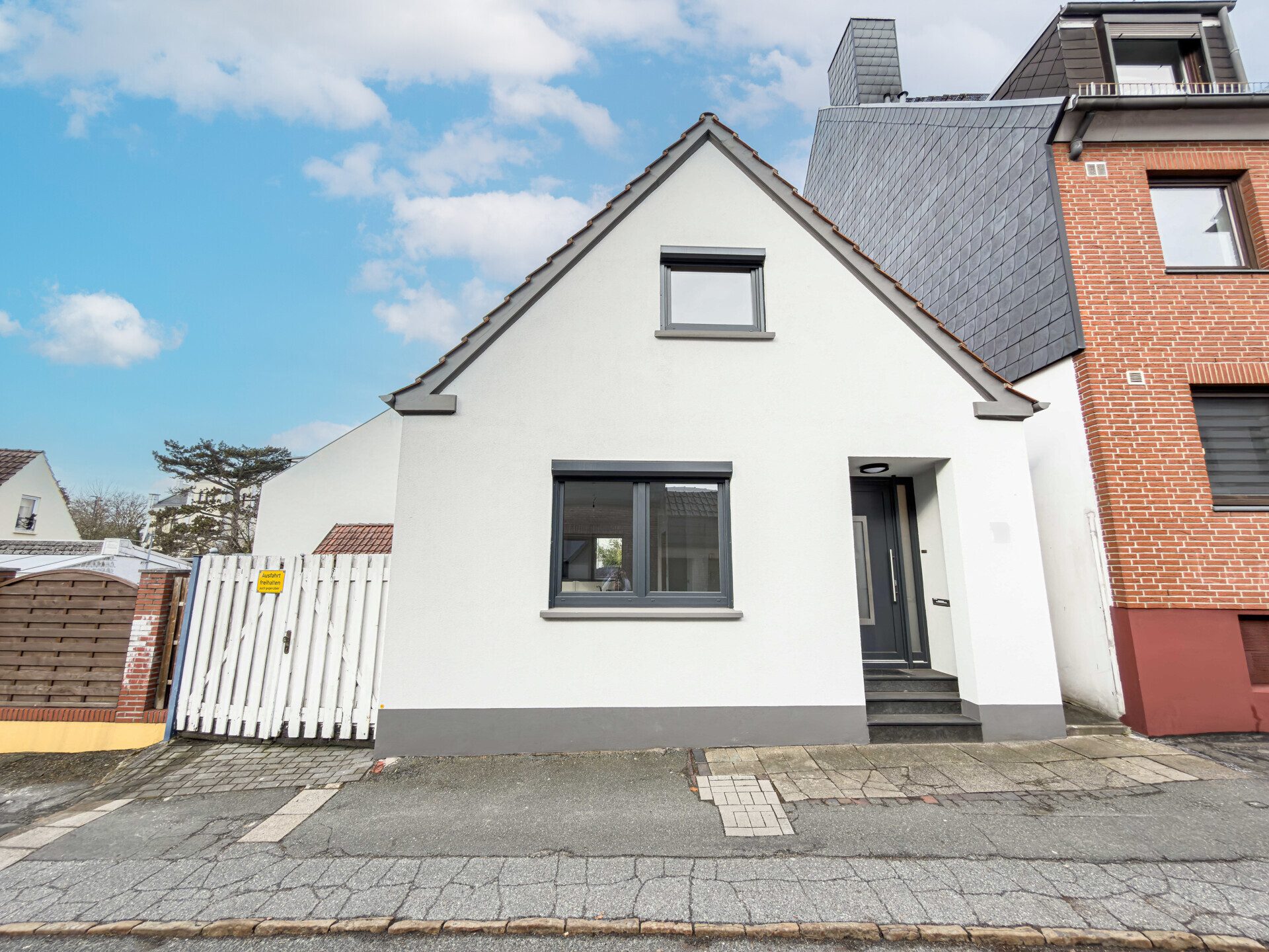 Immobilienangebot - Bremen - Alle - Charmantes Einfamilienhaus mit 3 Zimmern und 2 Bädern – modernisiert & sofort verfügbar