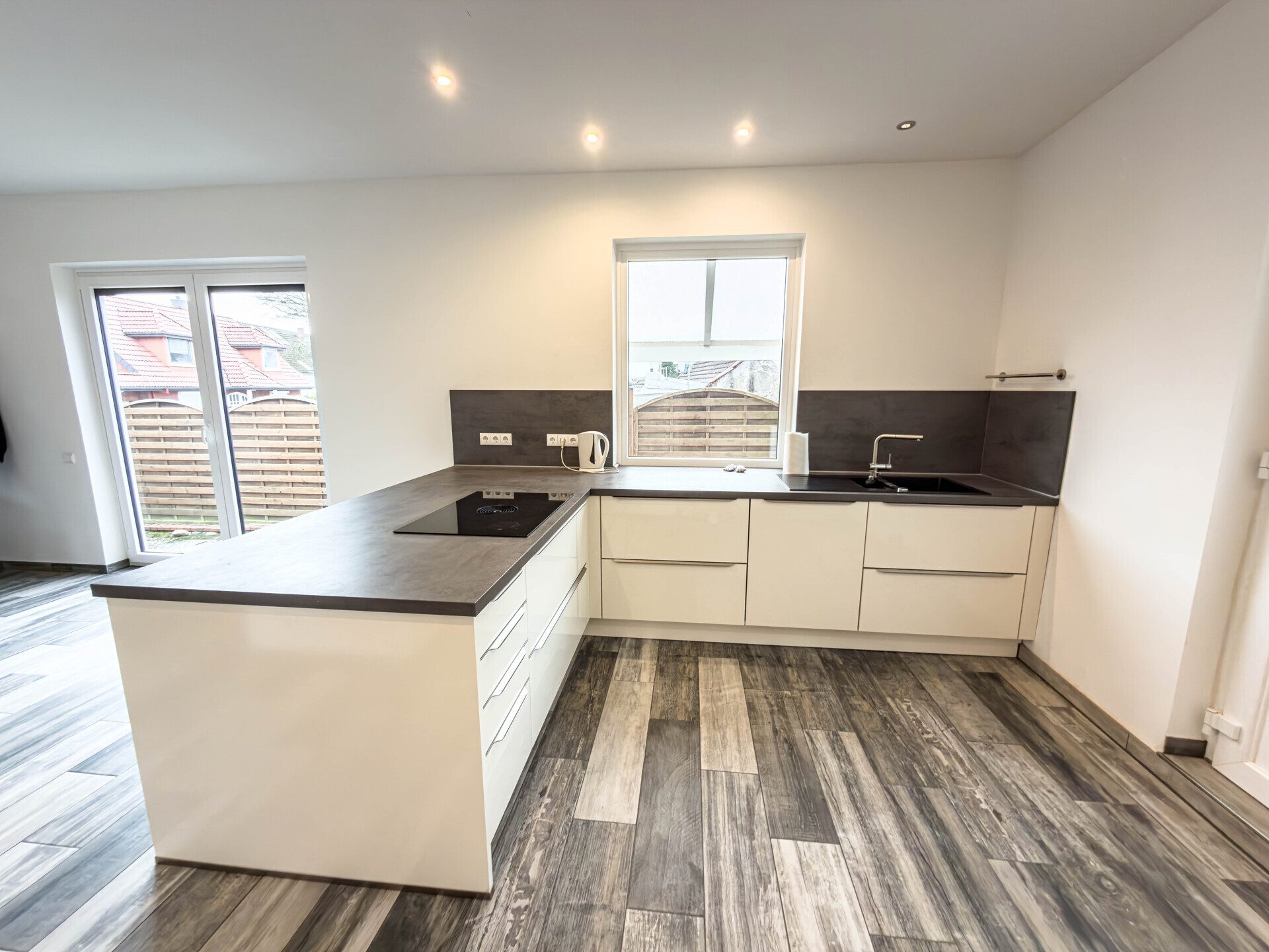 Immobilienangebot - Bremen - Alle - Charmantes Einfamilienhaus mit 3 Zimmern und 2 Bädern – modernisiert & sofort verfügbar