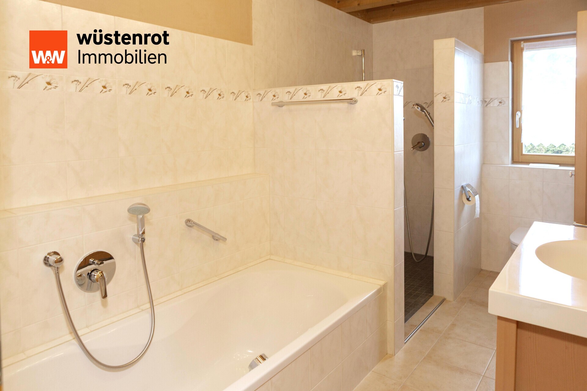 Immobilienangebot - Pfaffenhofen an der Ilm / Affalterbach - Alle - Mit A+ energetisch top! Modernes Familienhaus mit großer Einliegerwohnung und Pool