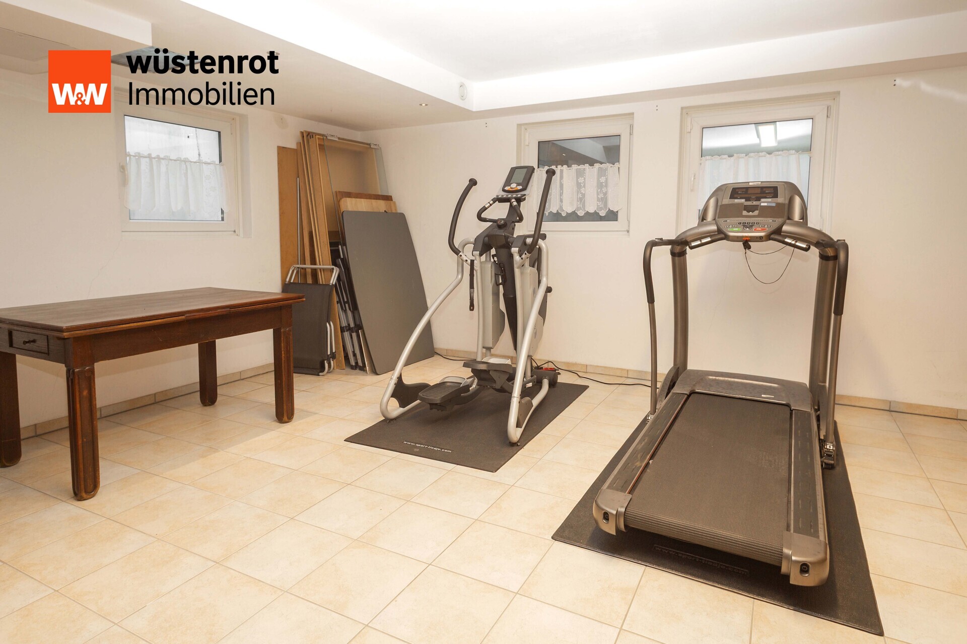 Immobilienangebot - Pfaffenhofen an der Ilm / Affalterbach - Alle - Mit A+ energetisch top! Modernes Familienhaus mit großer Einliegerwohnung und Pool