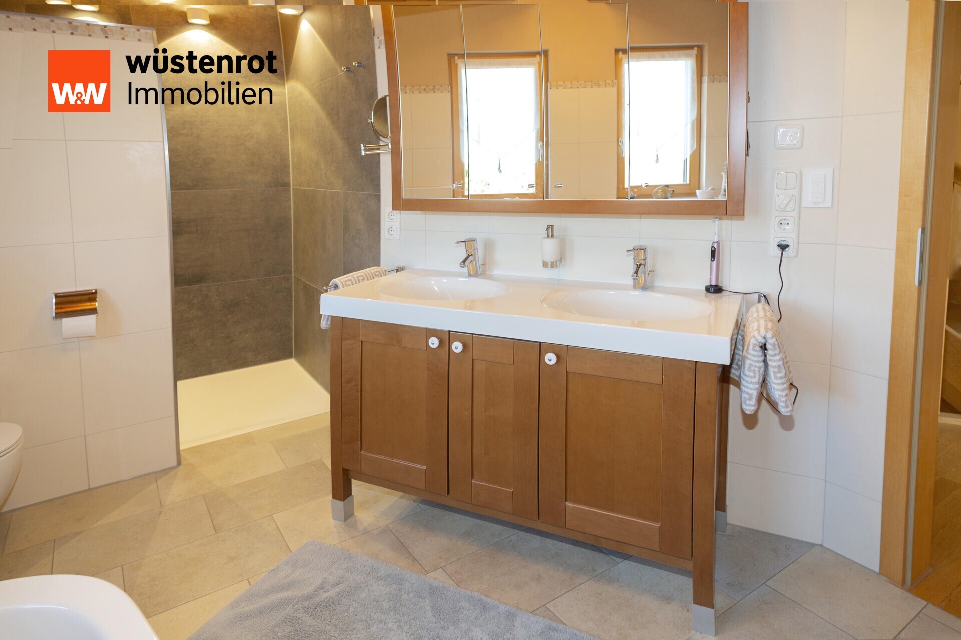 Immobilienangebot - Pfaffenhofen an der Ilm / Affalterbach - Alle - Mit A+ energetisch top! Modernes Familienhaus mit großer Einliegerwohnung und Pool